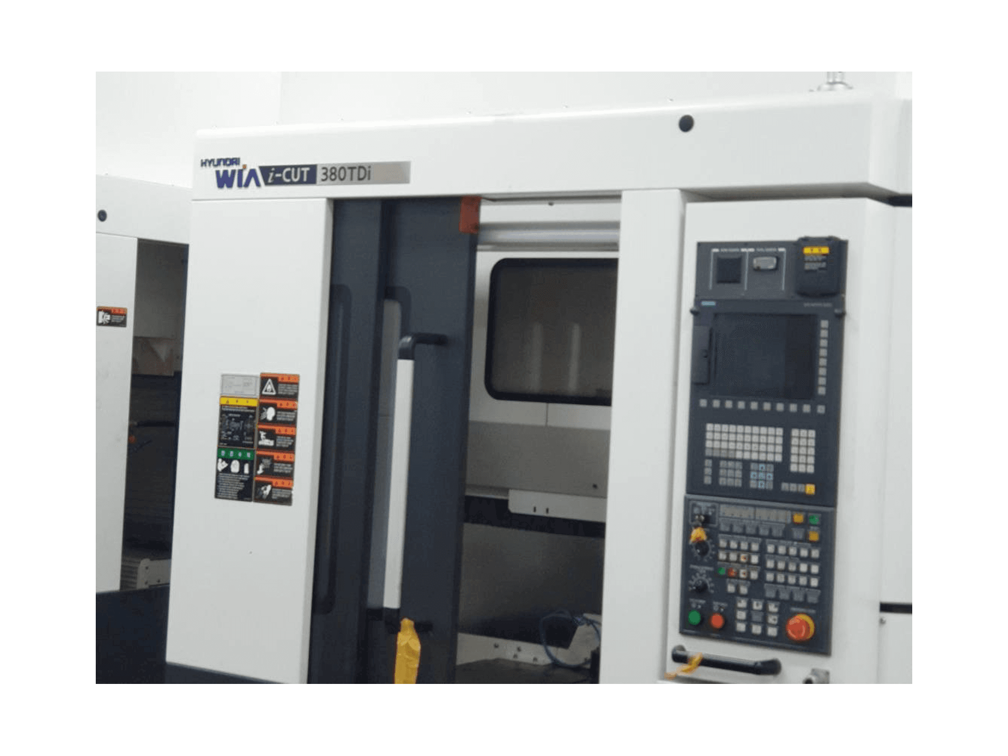 Vista frontal de la máquina Hyundai Wia i-CUT380TDi