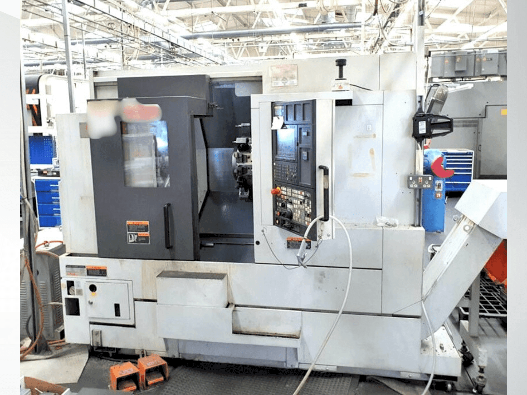 Vista frontal de la máquina MORI SEIKI NL2000Y