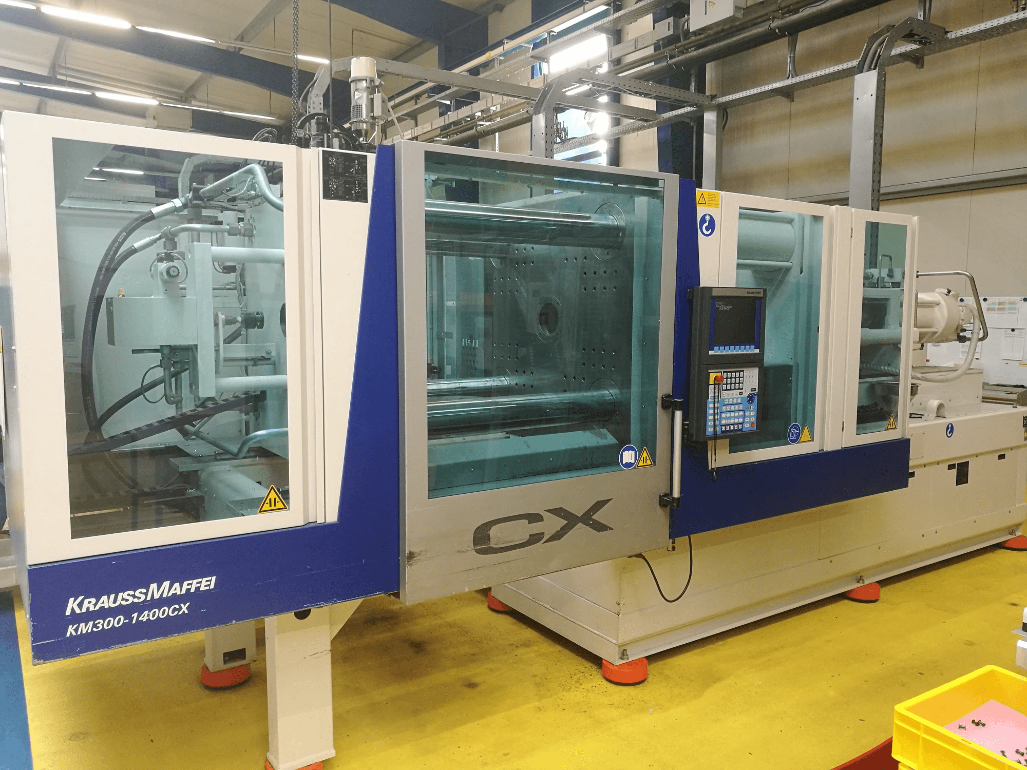 Vista frontal de la máquina Krauss Maffei 300-1400 CX