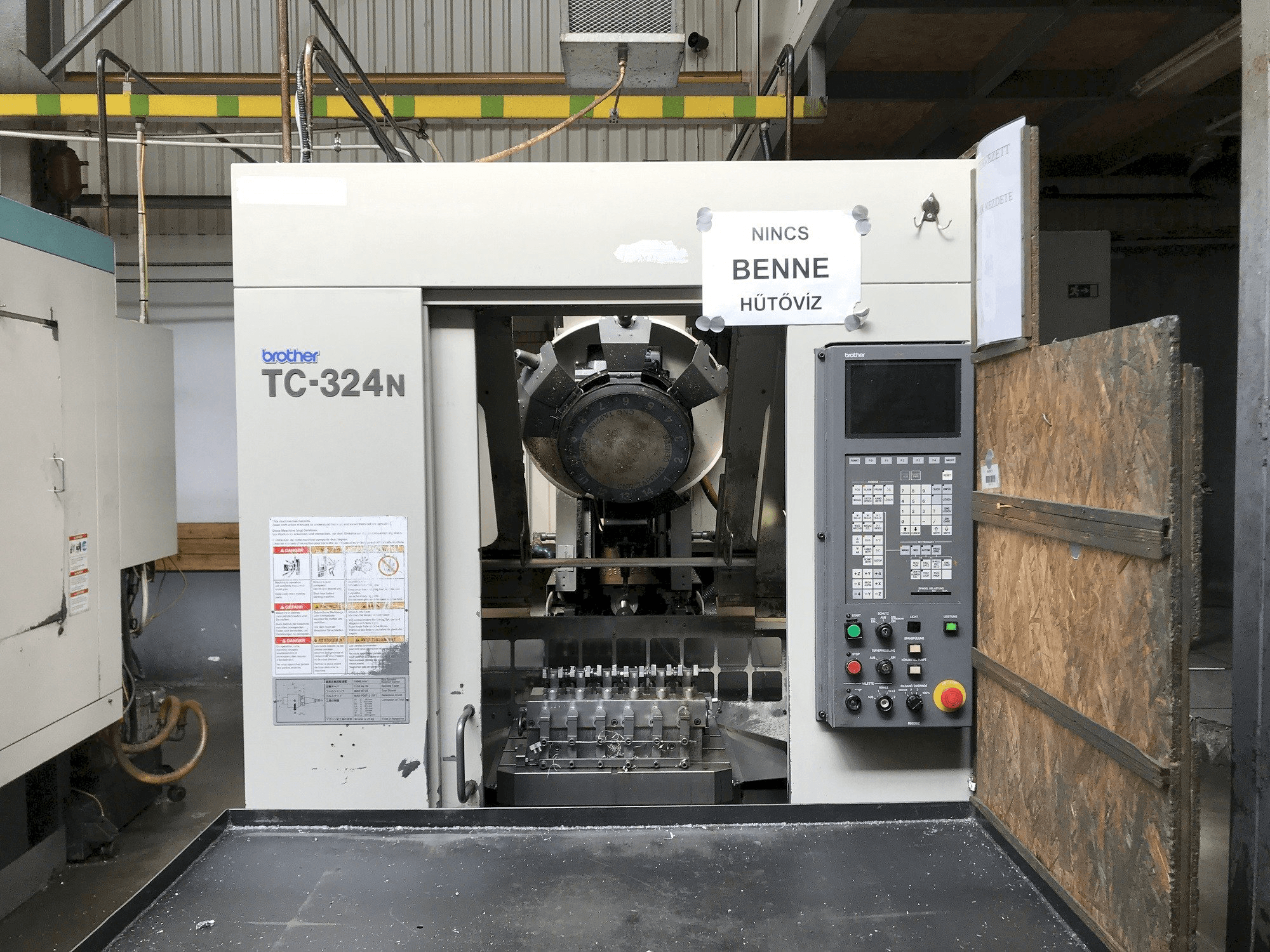 Vista frontal de la máquina Brother TC-324N