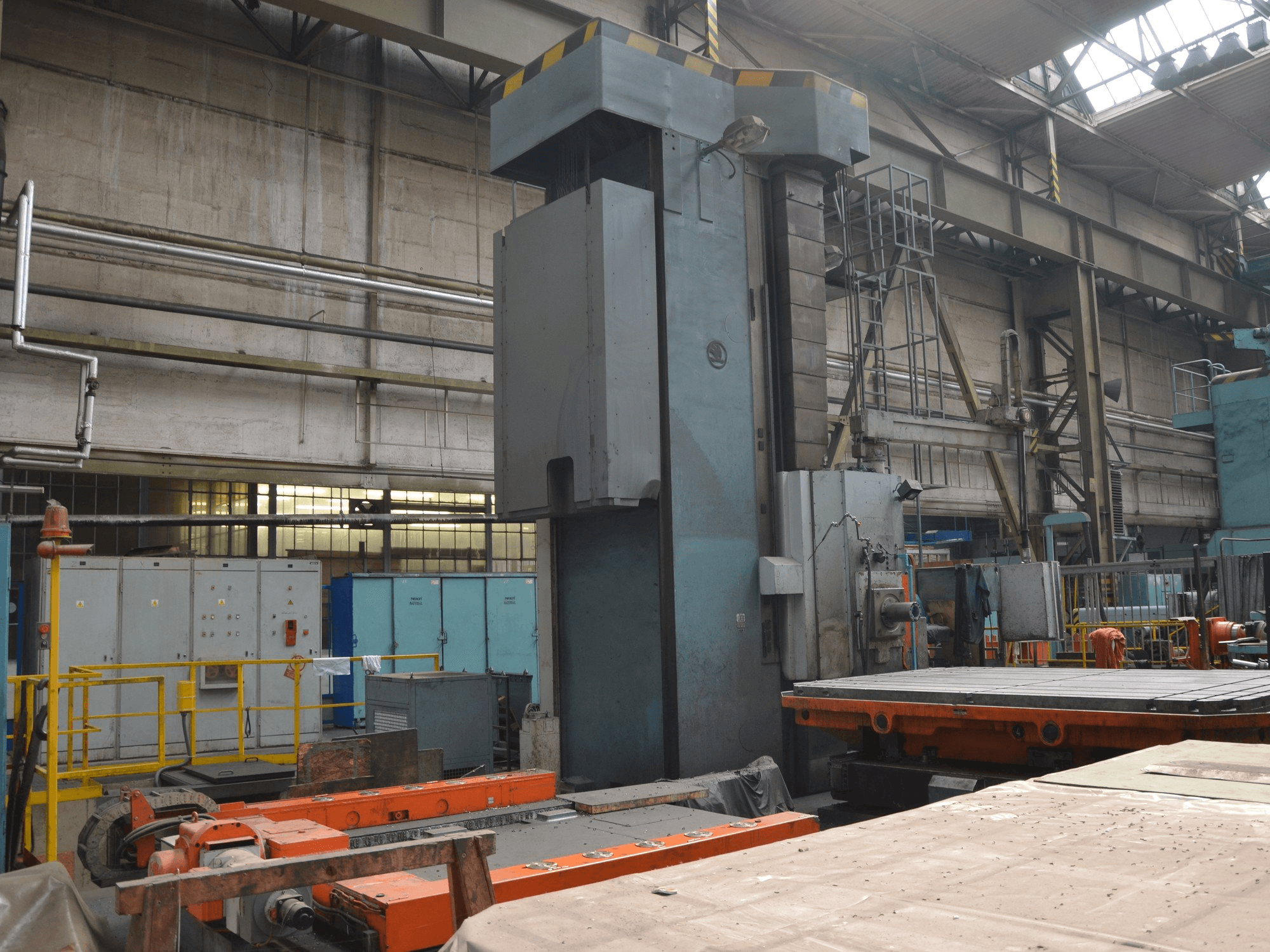 Vista lateral izquierda de la máquina SKODA W 180NC