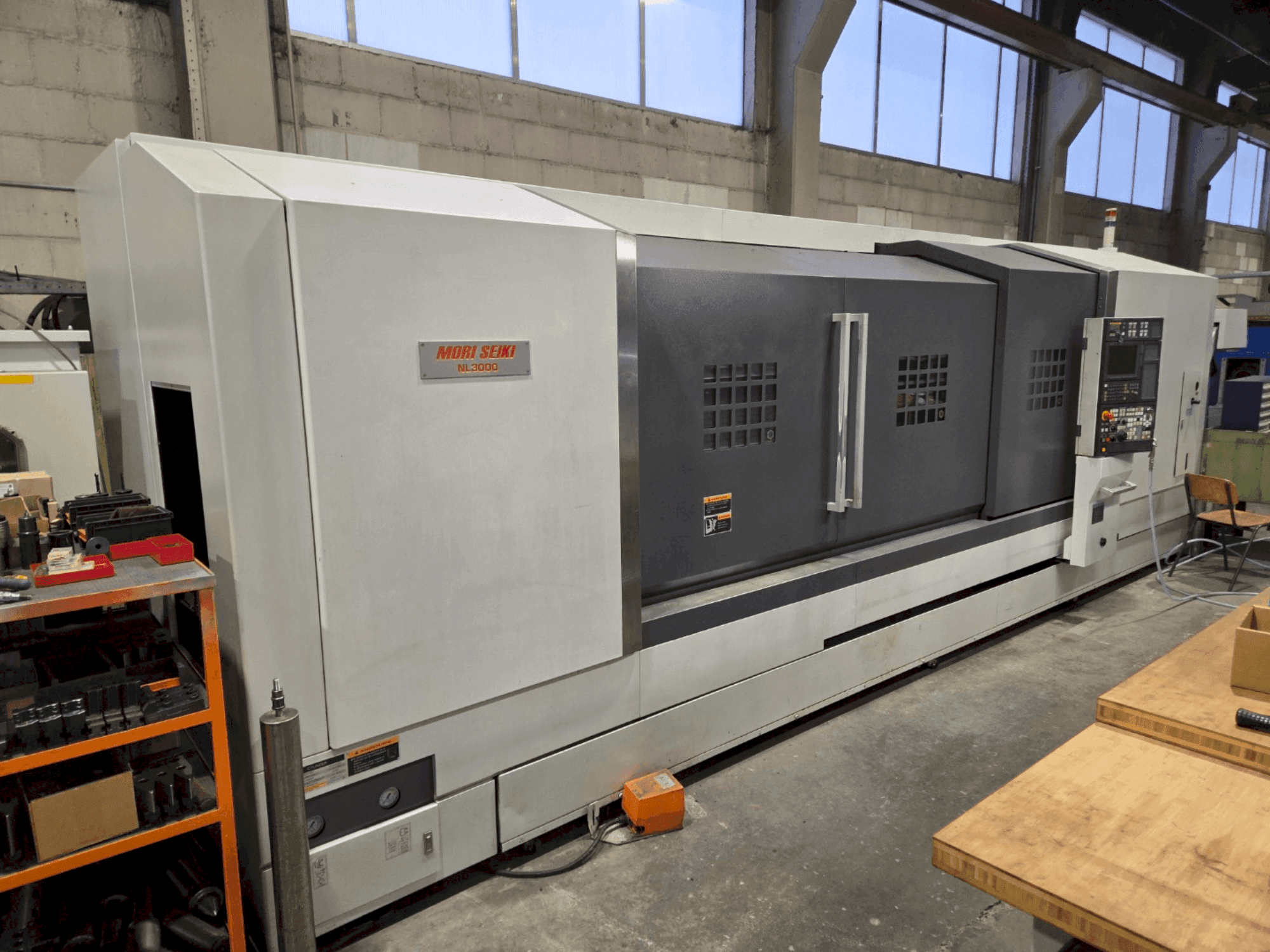 Vista frontal de la máquina MORI SEIKI MORI SEIKI NL3000/3000