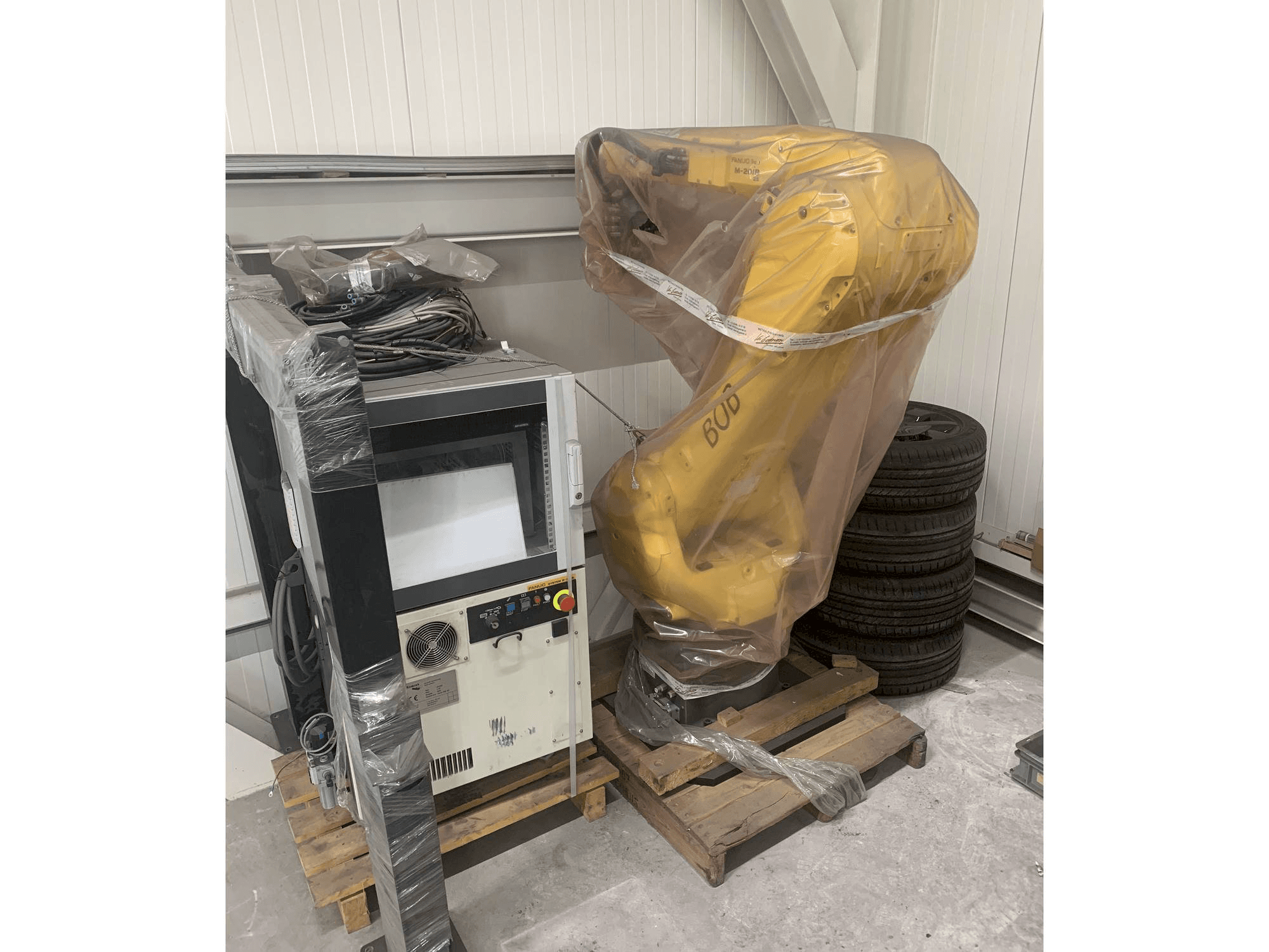 Vista frontal de la máquina FANUC M-20iB