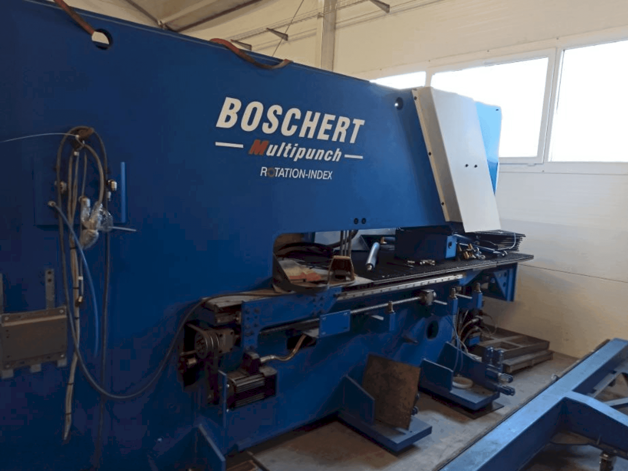 Vista frontal de la máquina BOSCHERT MULTIPUNCH 1250