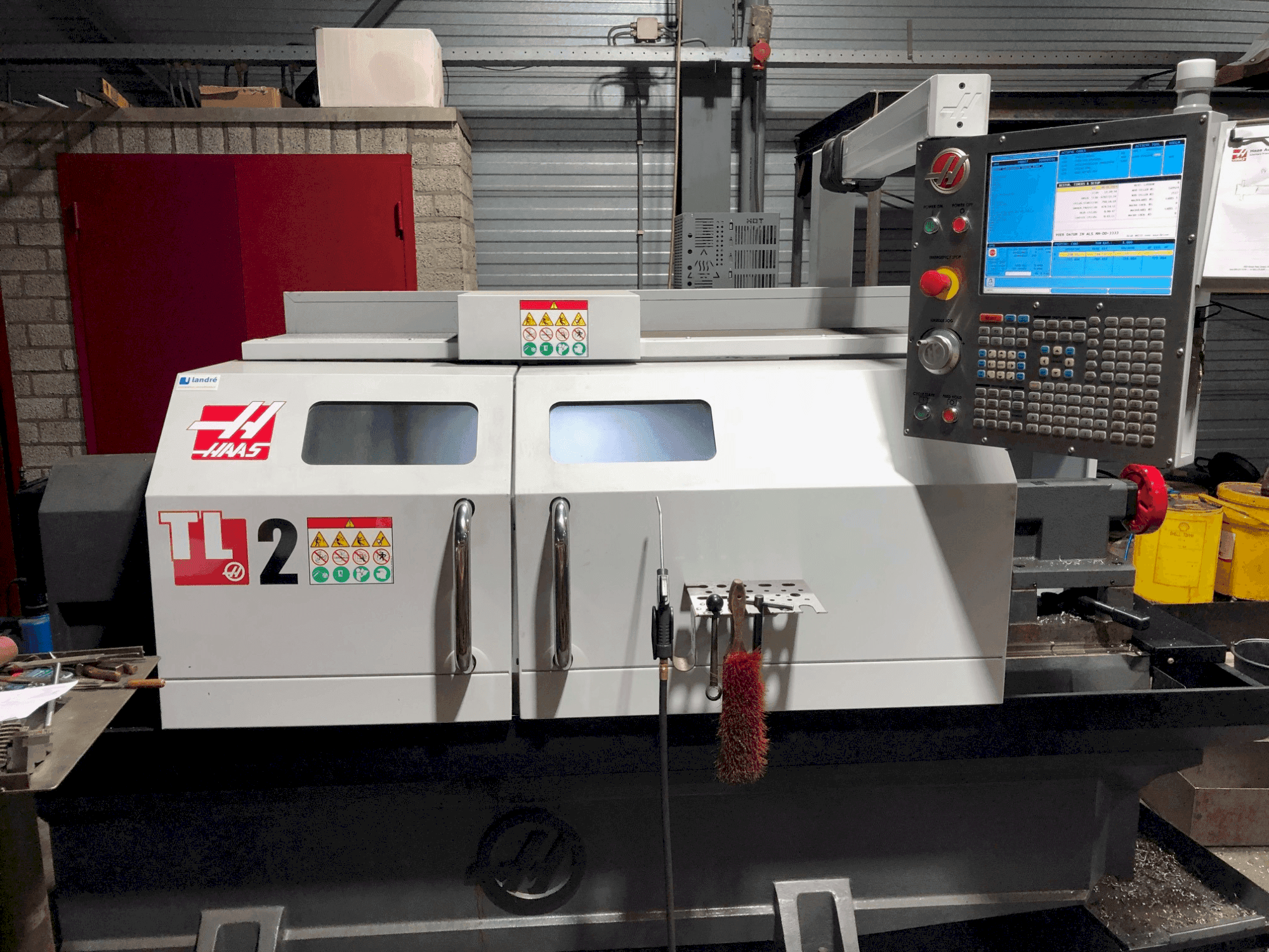 Vista frontal de la máquina HAAS TL-2