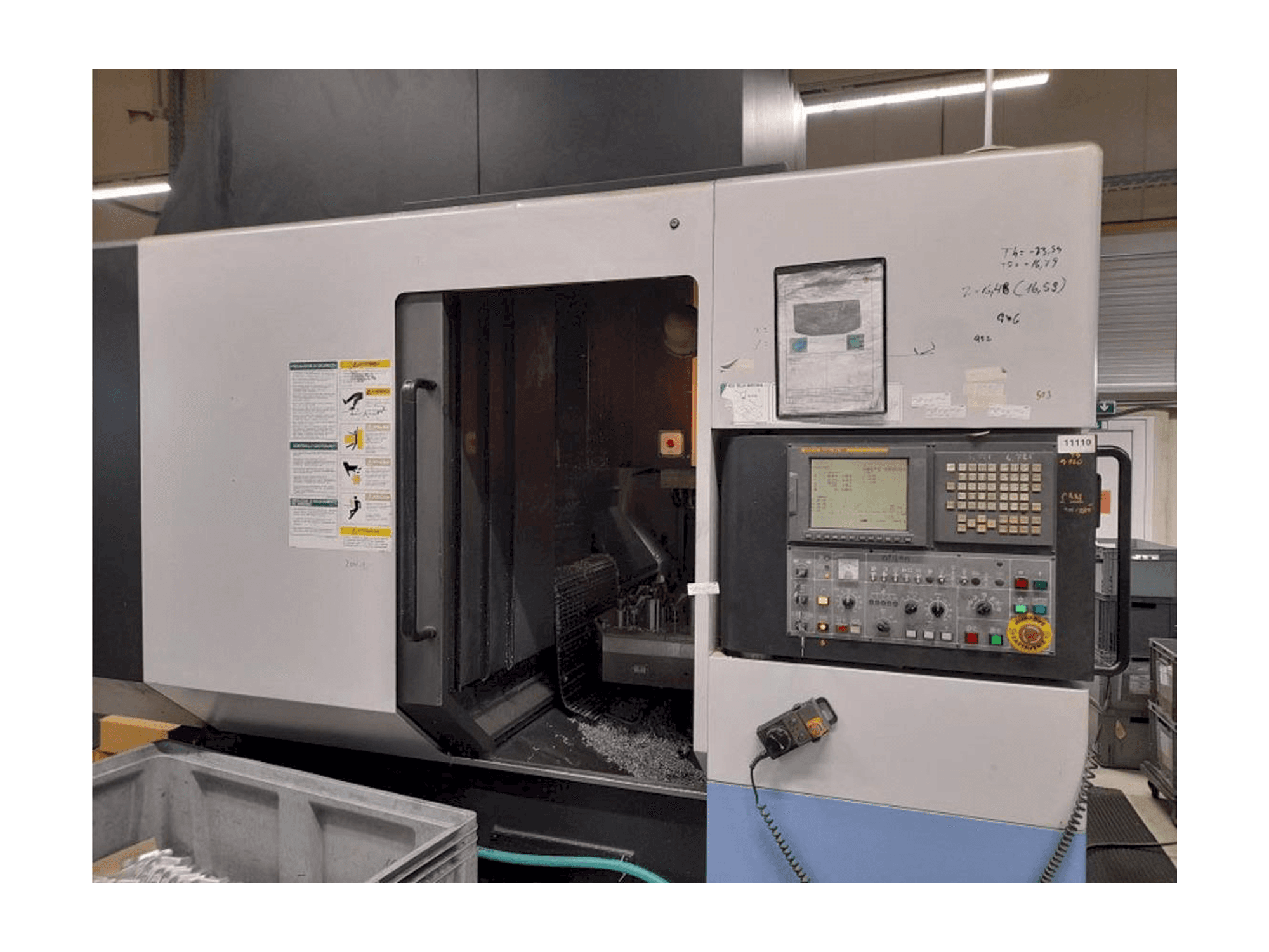 Vista frontal de la máquina Doosan VC 500
