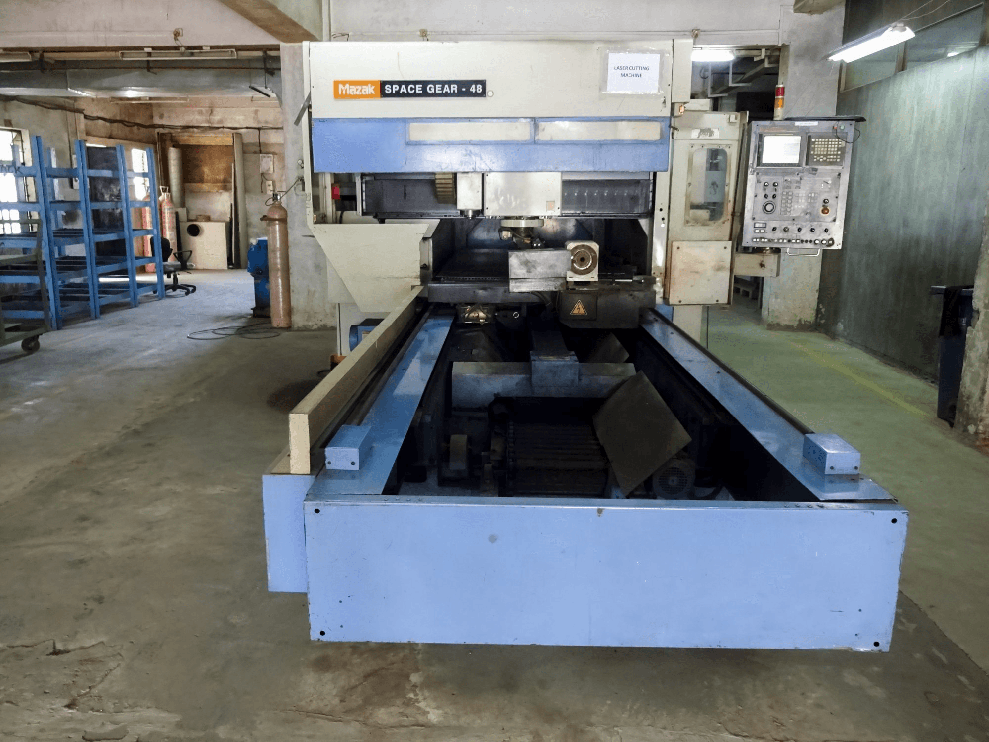 Vista de mesa de trabajo de la máquina Mazak SPACE GEAR-48