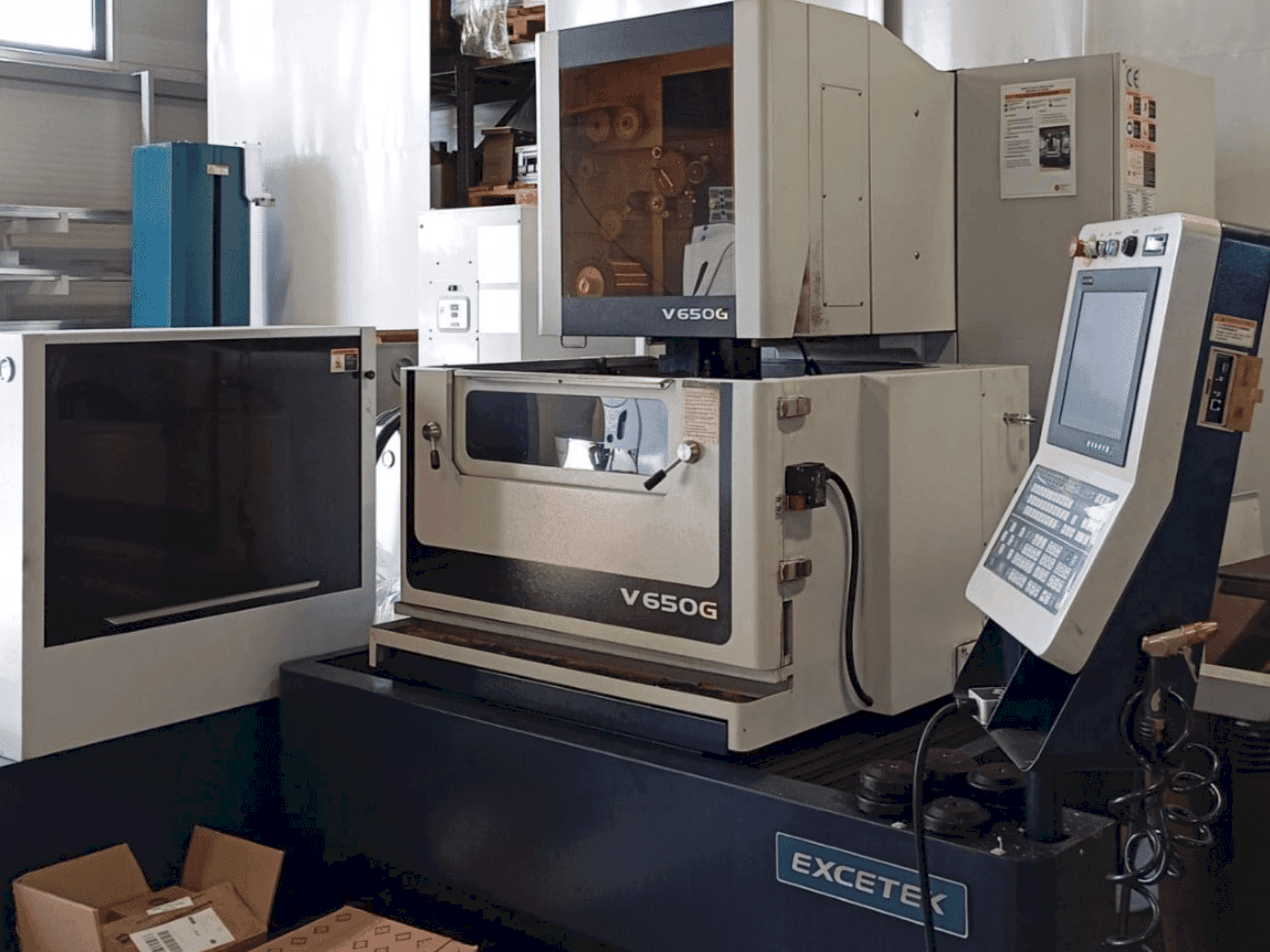 Vista frontal de la máquina EXCETEK V 650 G