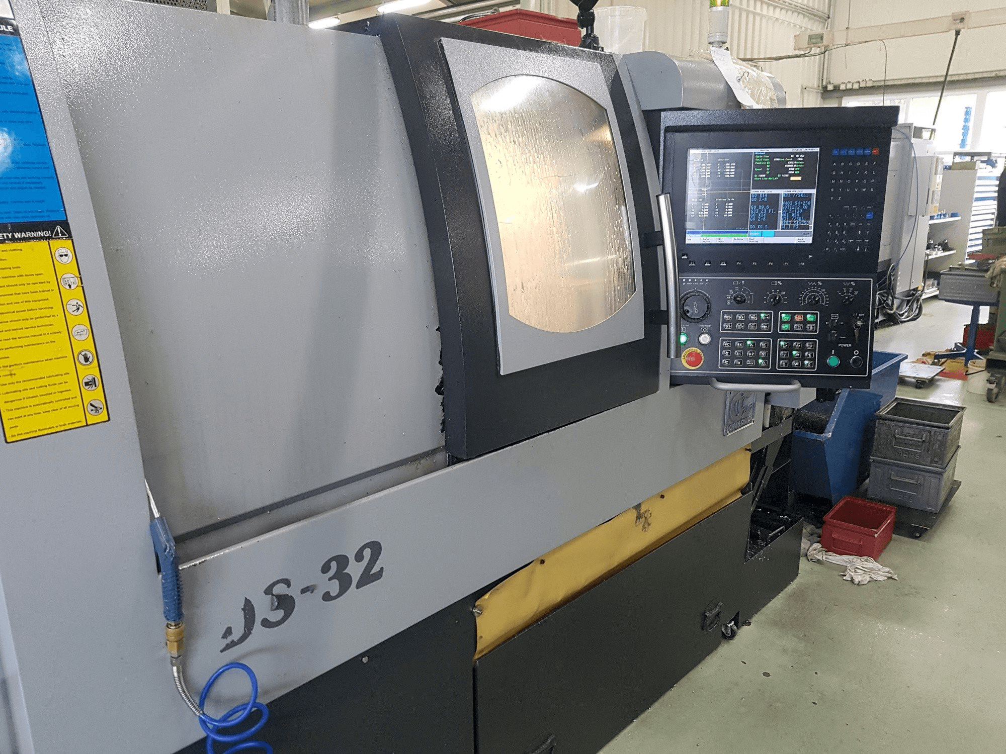 Vista frontal de la máquina Chiah-Chyun CDS-32