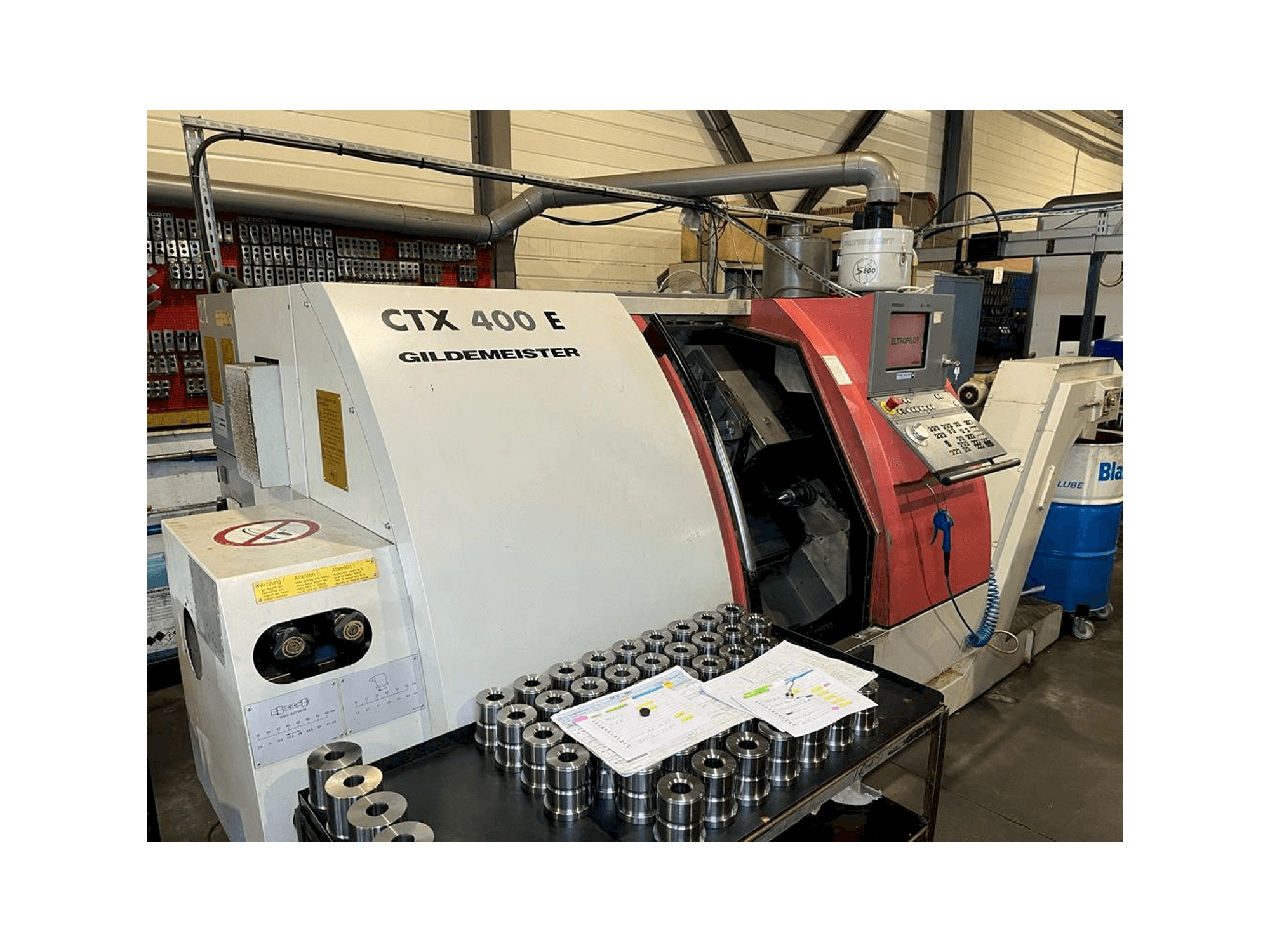 Vista frontal de la máquina Gildemeister CTX 400 E