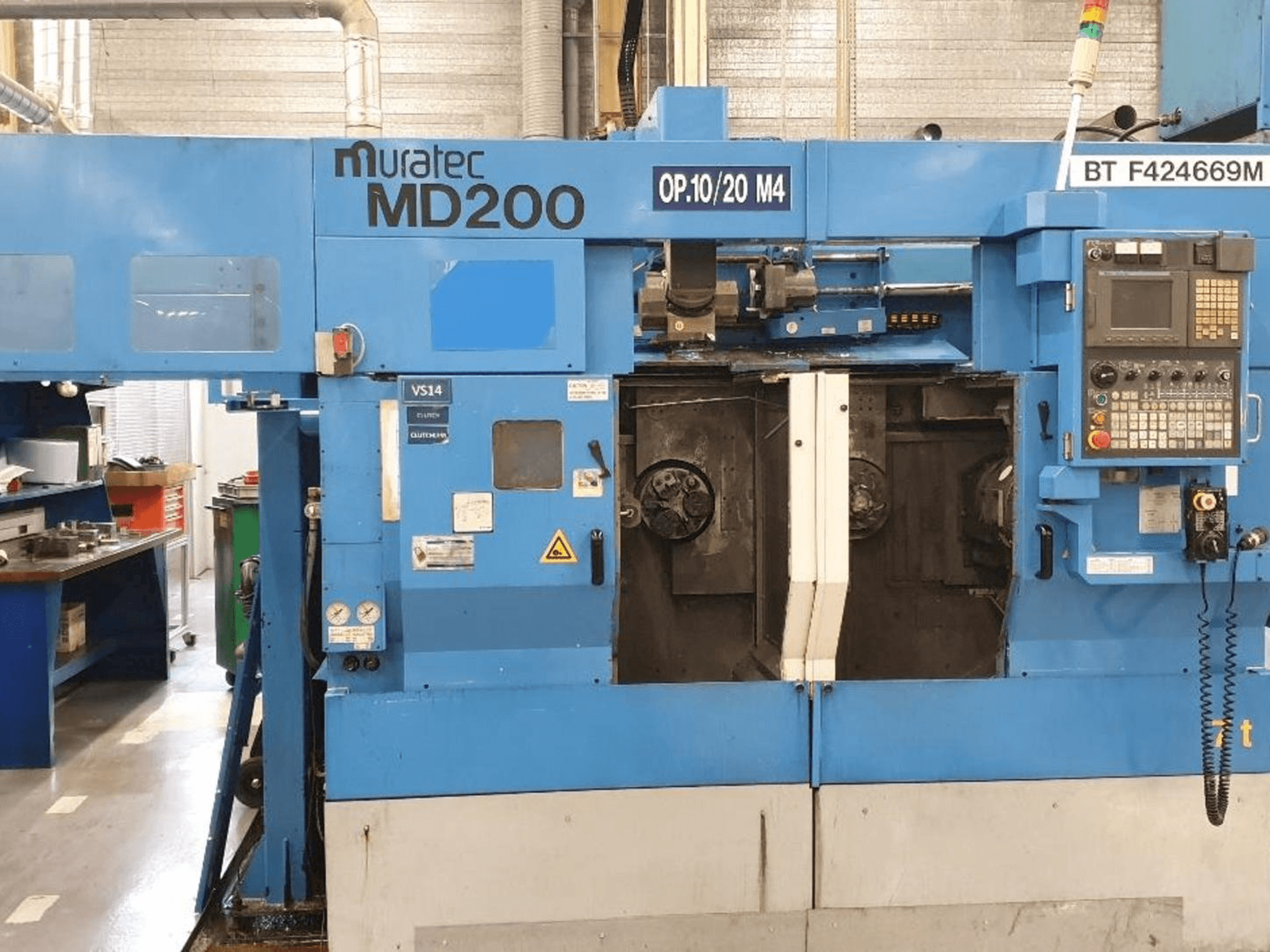 Vista frontal de la máquina Muratec MD200