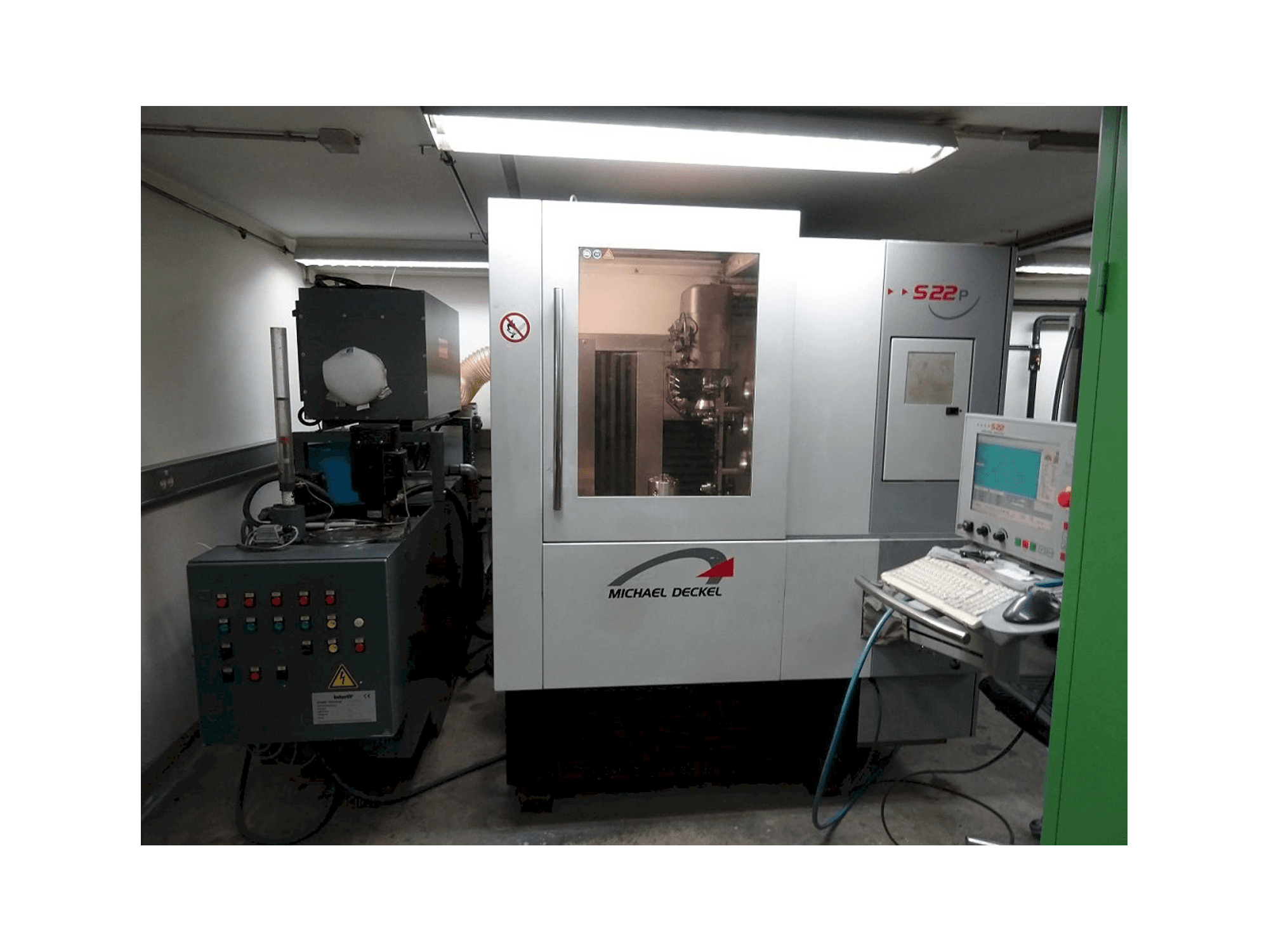 Vista frontal de la máquina Michael Deckel S22 P