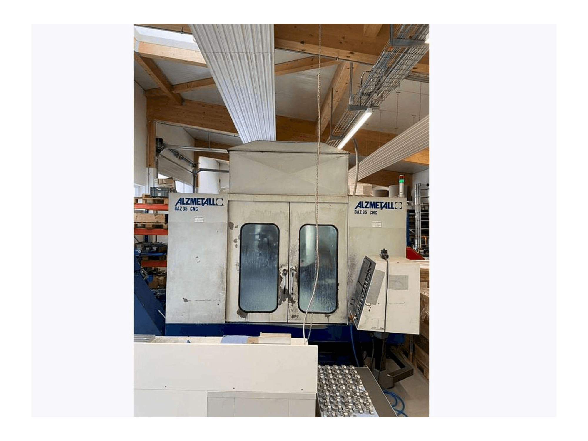 Vista frontal de la máquina Alzmetall CNC BAZ 35