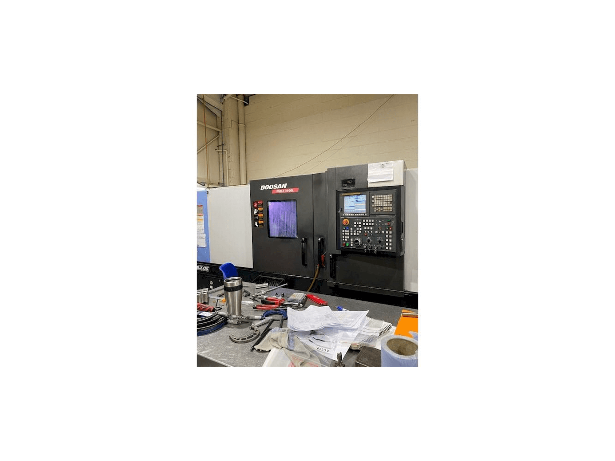 Vista frontal de la máquina Doosan Puma 3100L