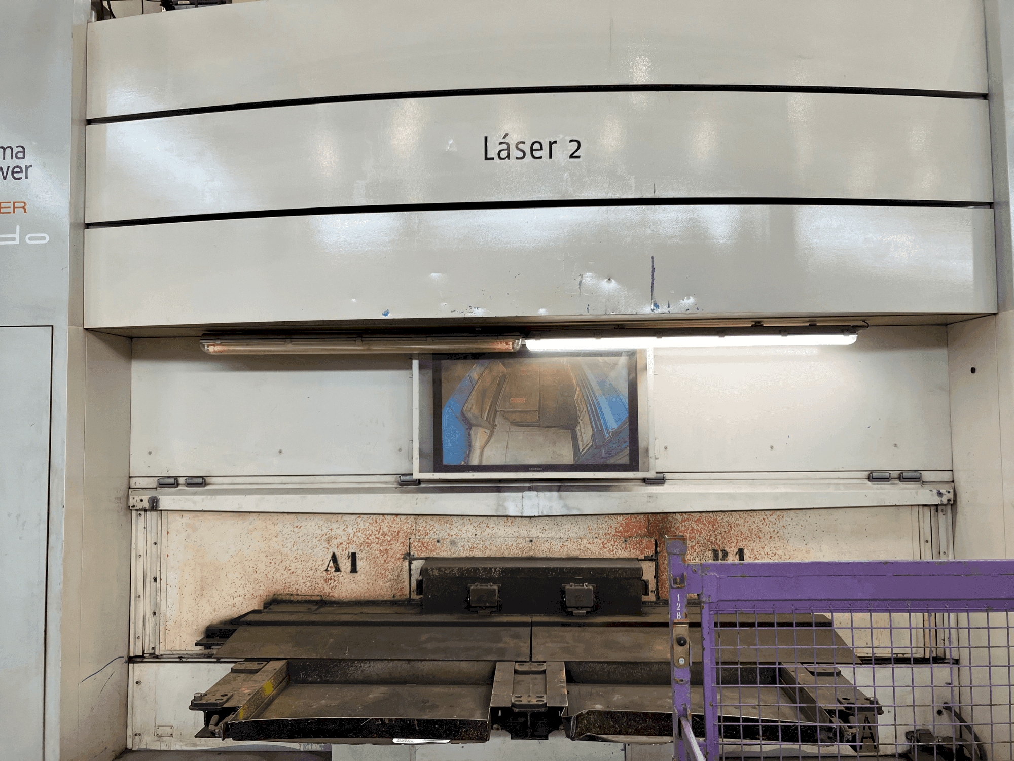 Vista frontal de la máquina Prima Power Rapido