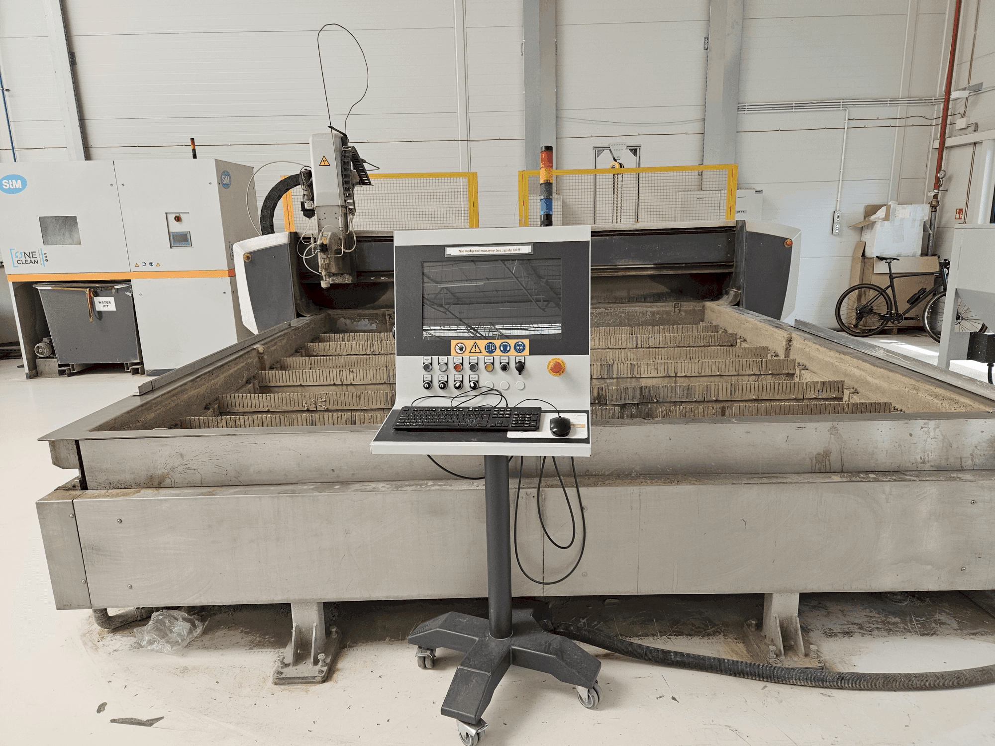 Vista frontal de la máquina STM WS3030 Wanne 4.2