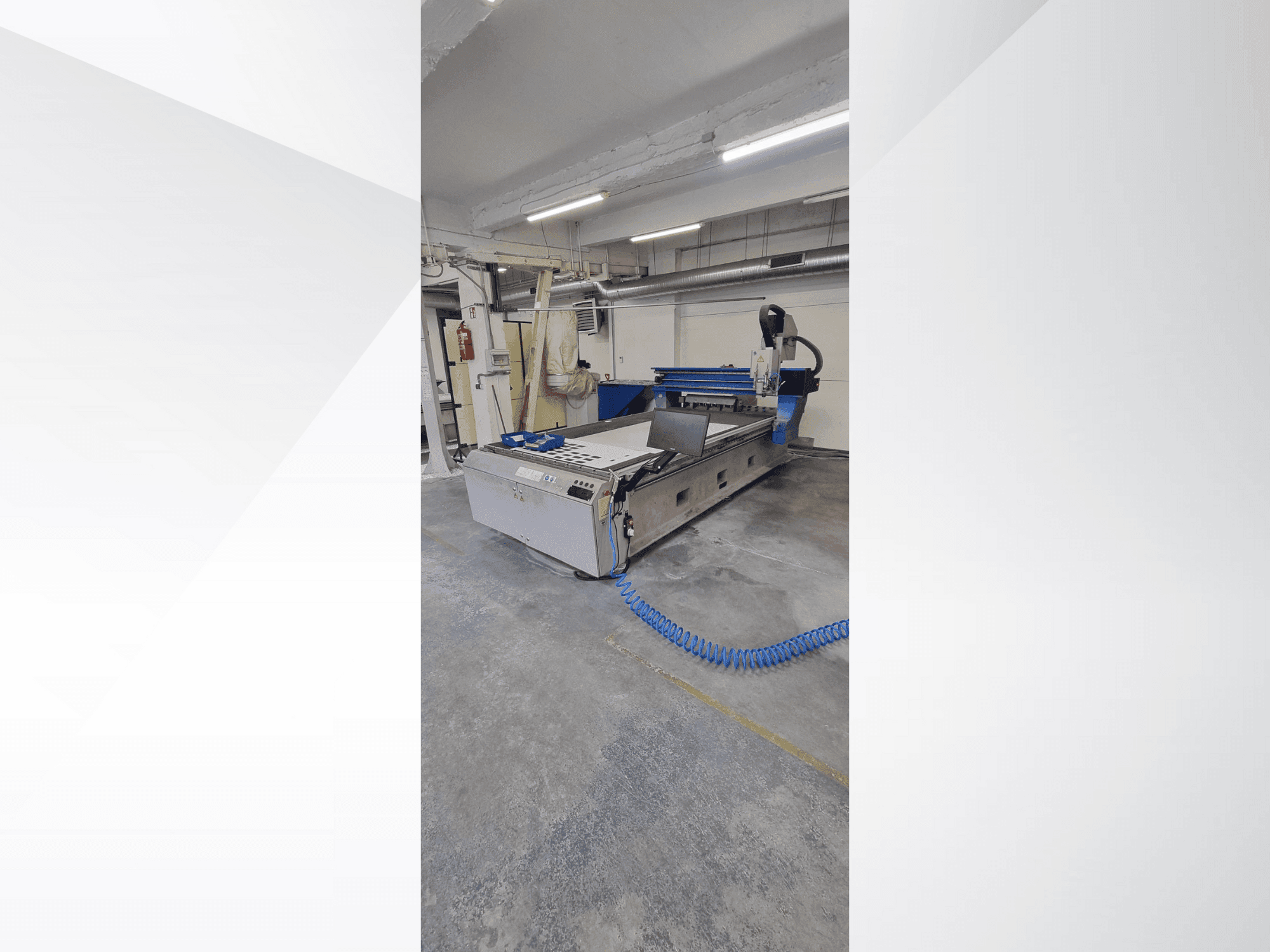 Vista frontal de la máquina MECANUMERIC Mecapro 3015