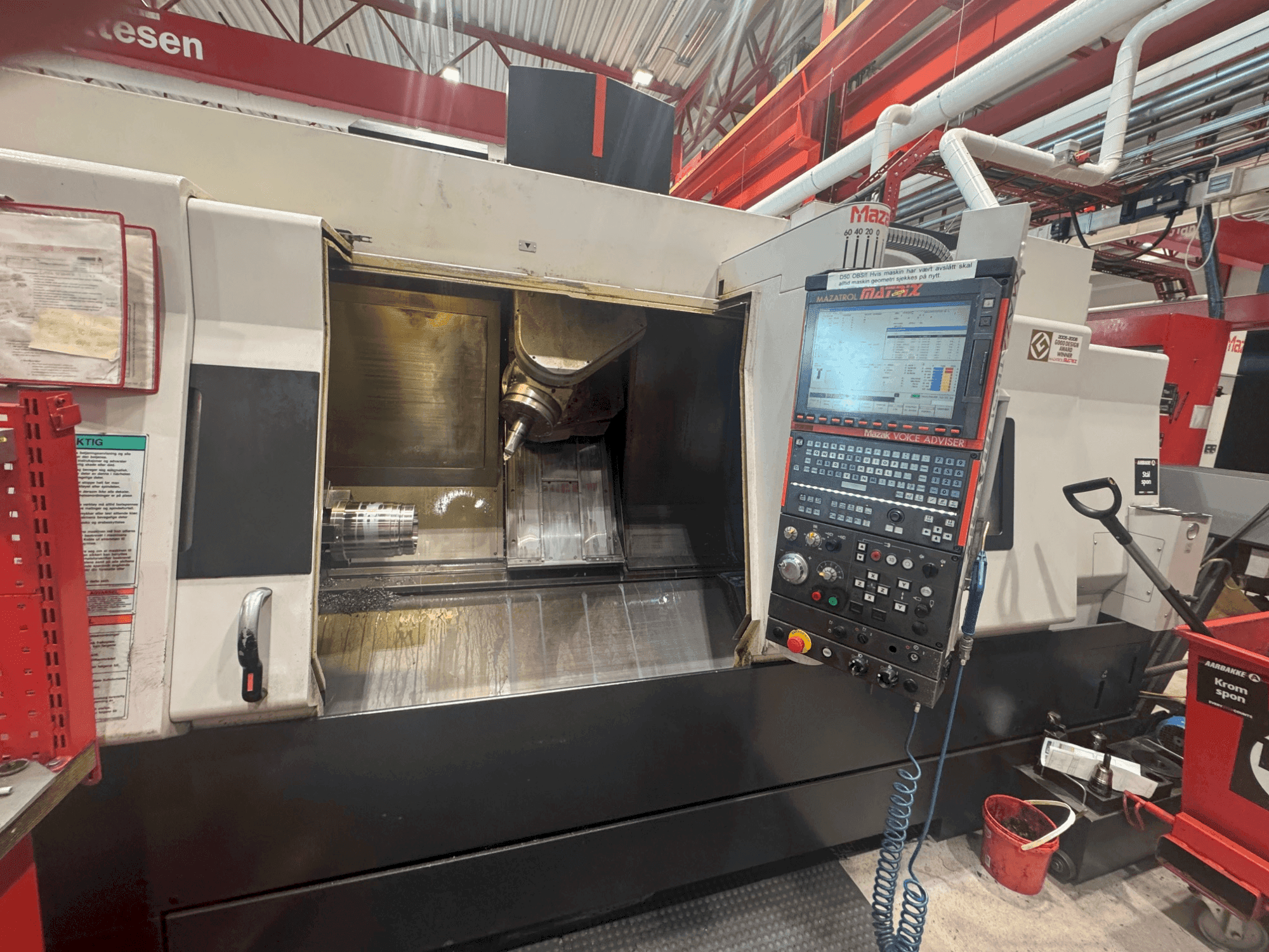 Vista frontal de la máquina Mazak Integrex 400 IV