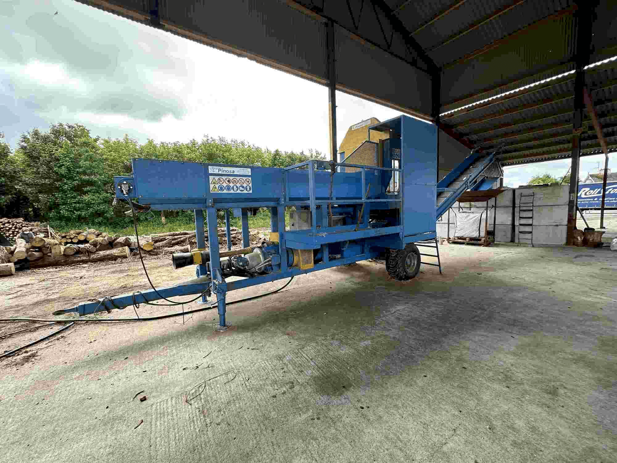 Vista frontal de la máquina PINOSA CPE 1200