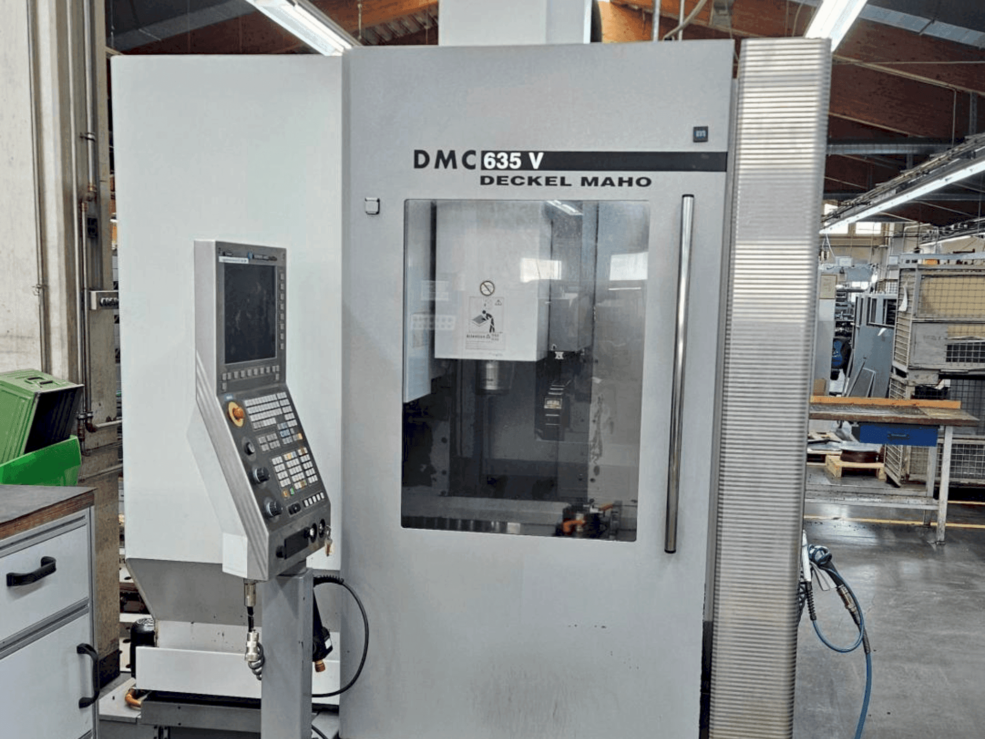 Vista frontal de la máquina DMG DECKEL MAHO DMC 635V
