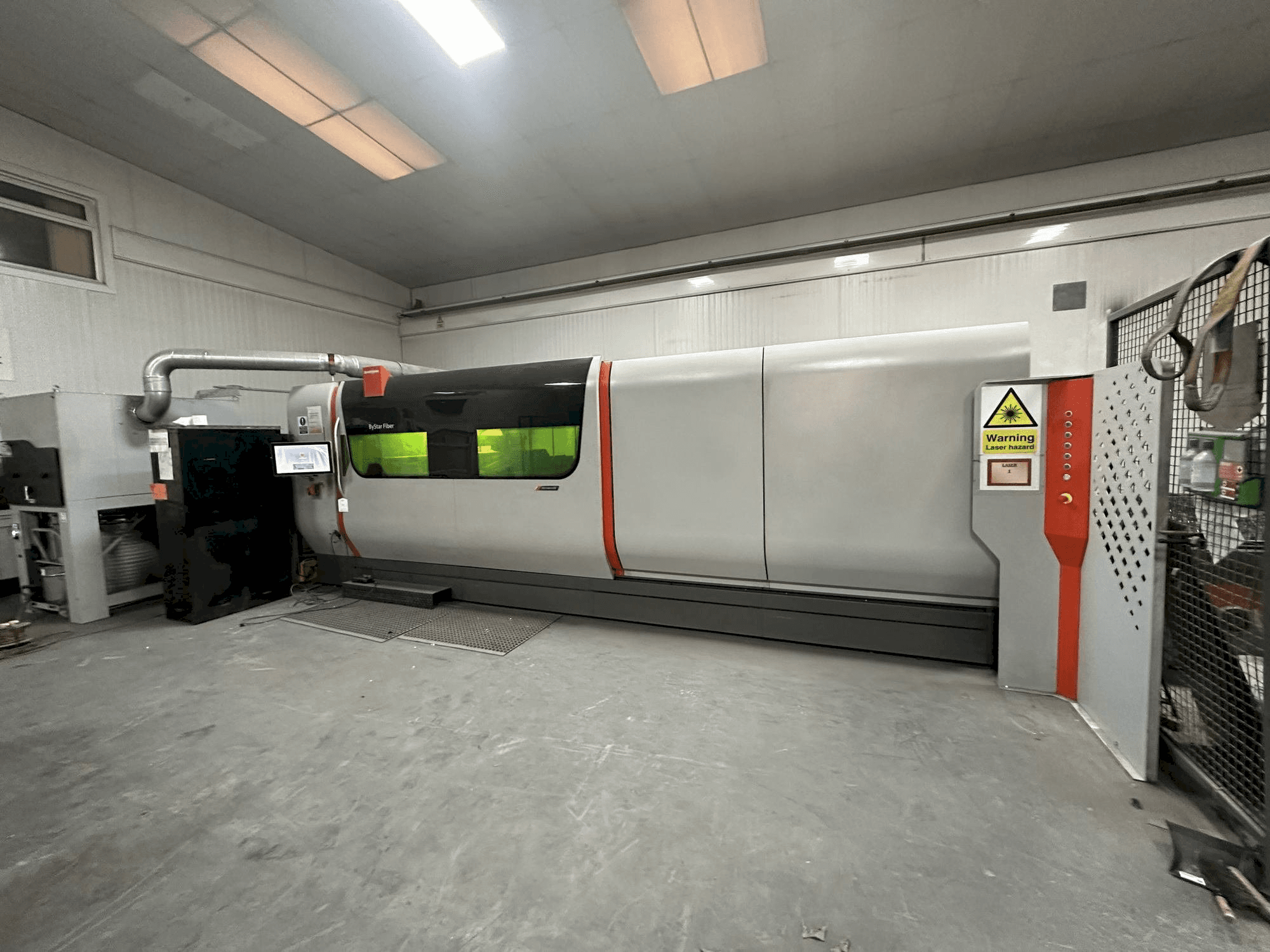 Vista frontal de la máquina Bystronic Bystar 4020 6KW Fibre with ByTrans