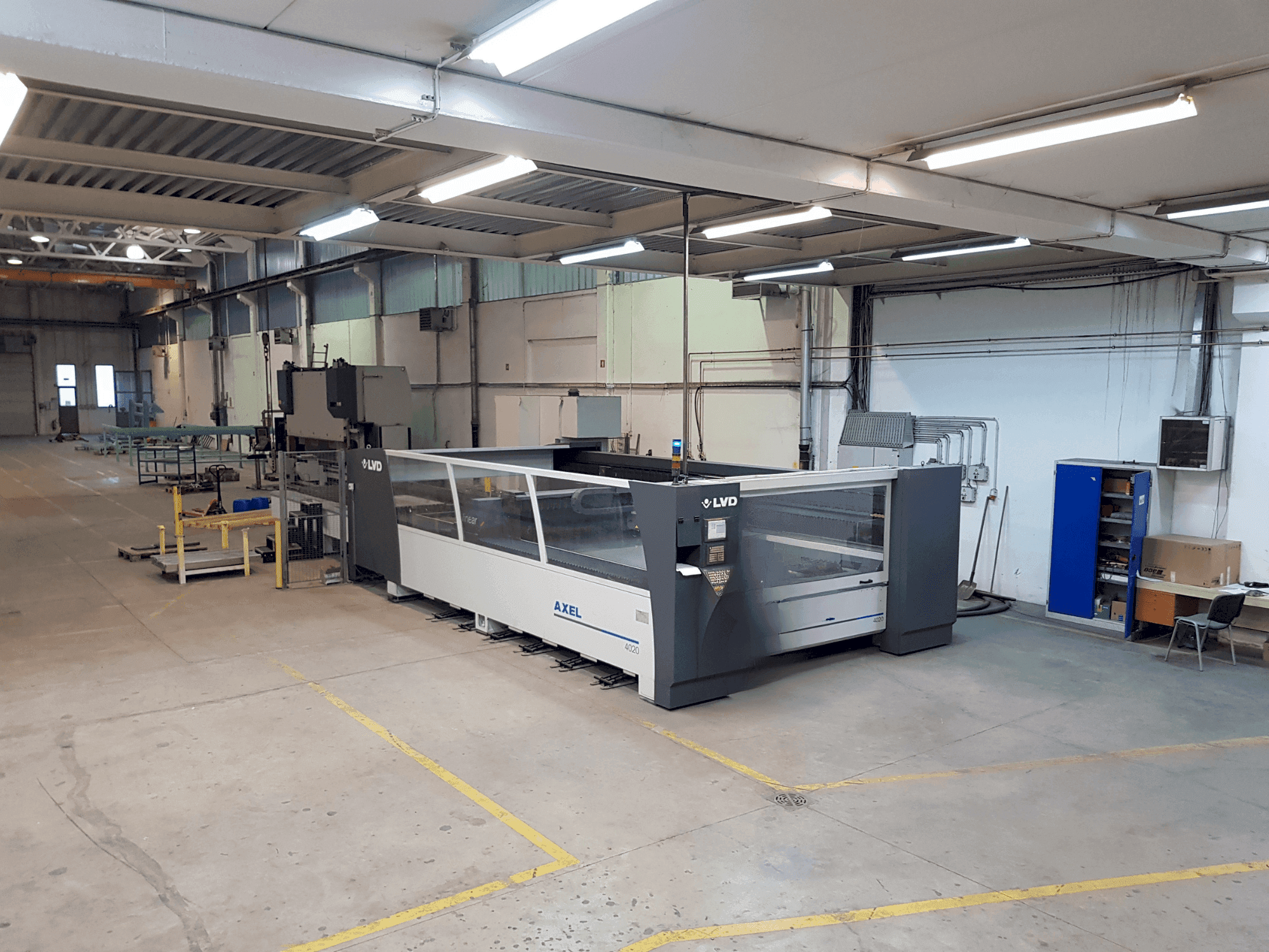 Vista frontal de la máquina LVD Axel 4020