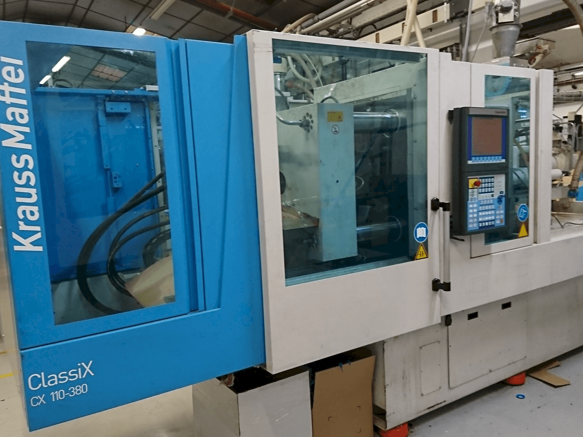 Vista frontal de la máquina Krauss Maffei 110-380 CX