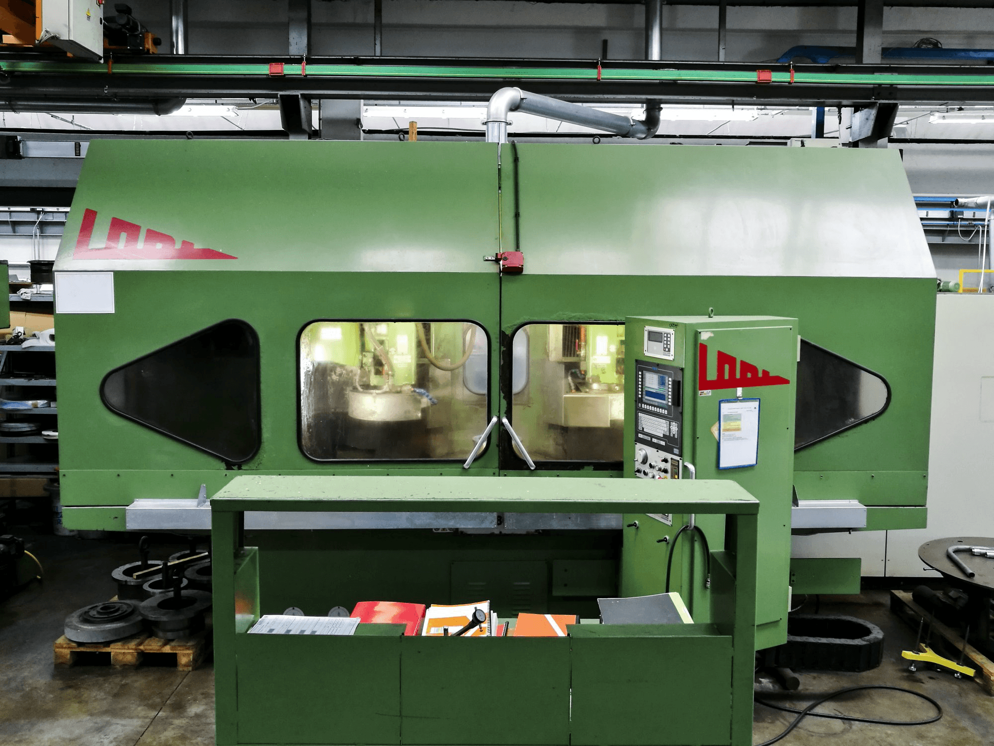 Vista frontal de la máquina Lodi RTR S800 CNC