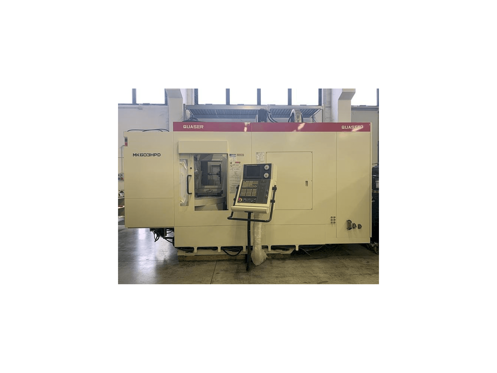 Vista frontal de la máquina Quaser MK603HPD