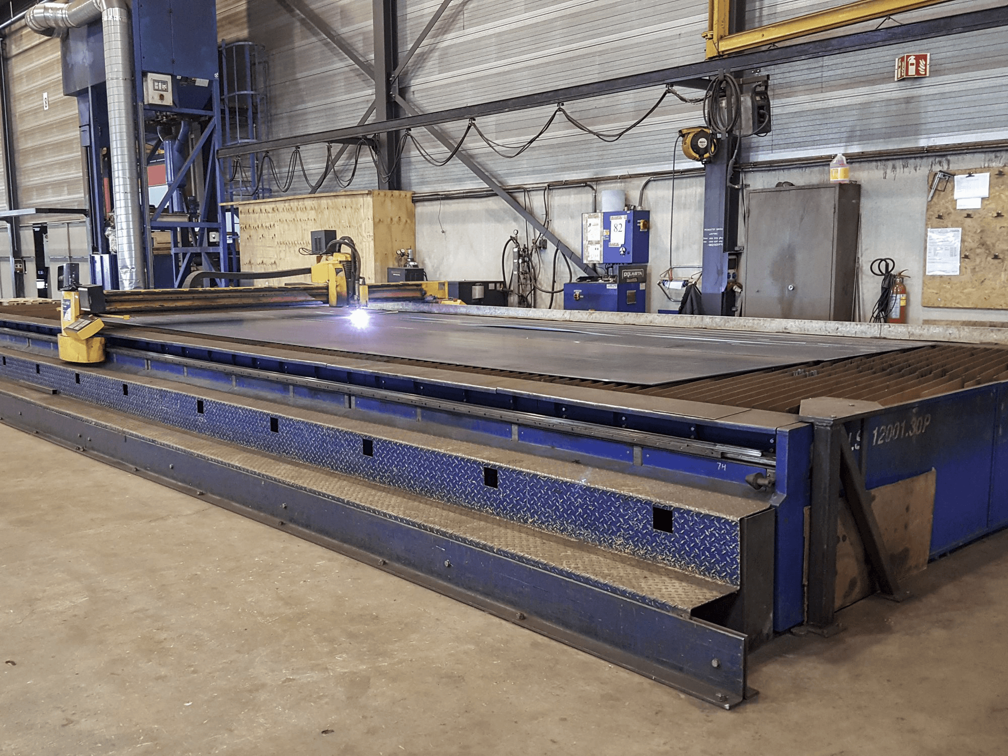 Vista derecha 1 de la máquina MicroStep PLS 12001.30 P