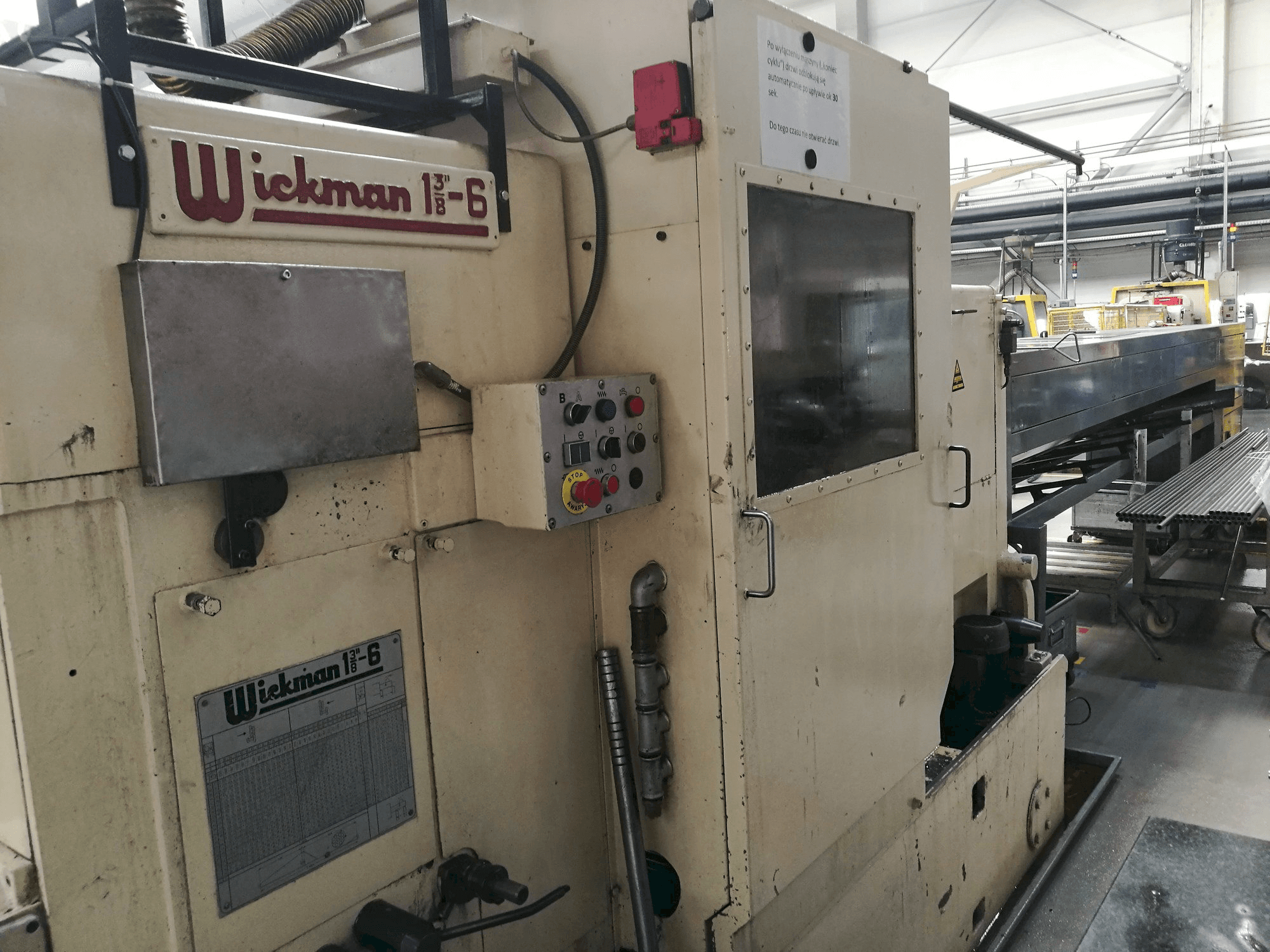 Vista frontal de la máquina Wickman 1 3/8"-6