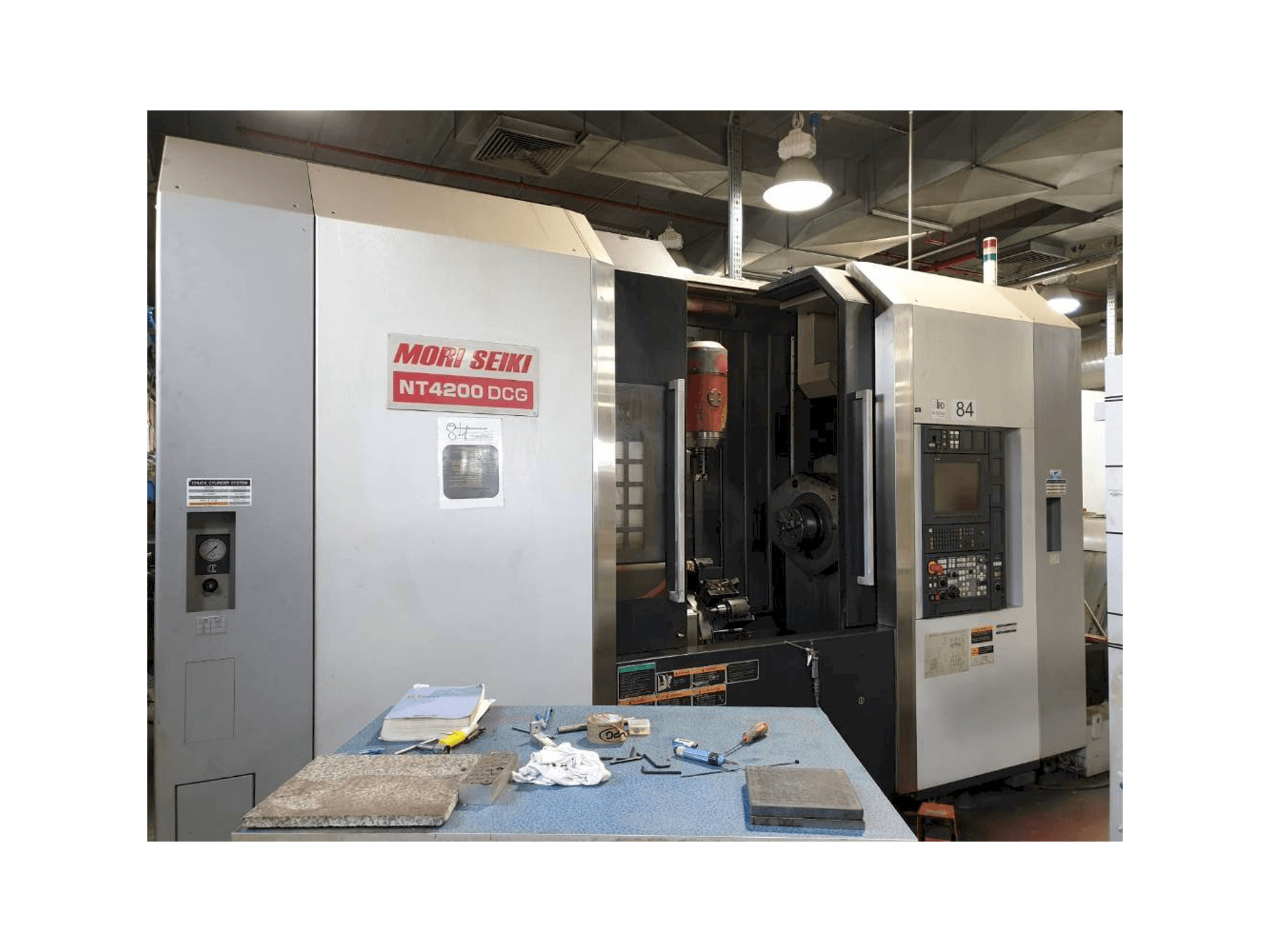 Vista frontal de la máquina MORI SEIKI NT4200 DCG