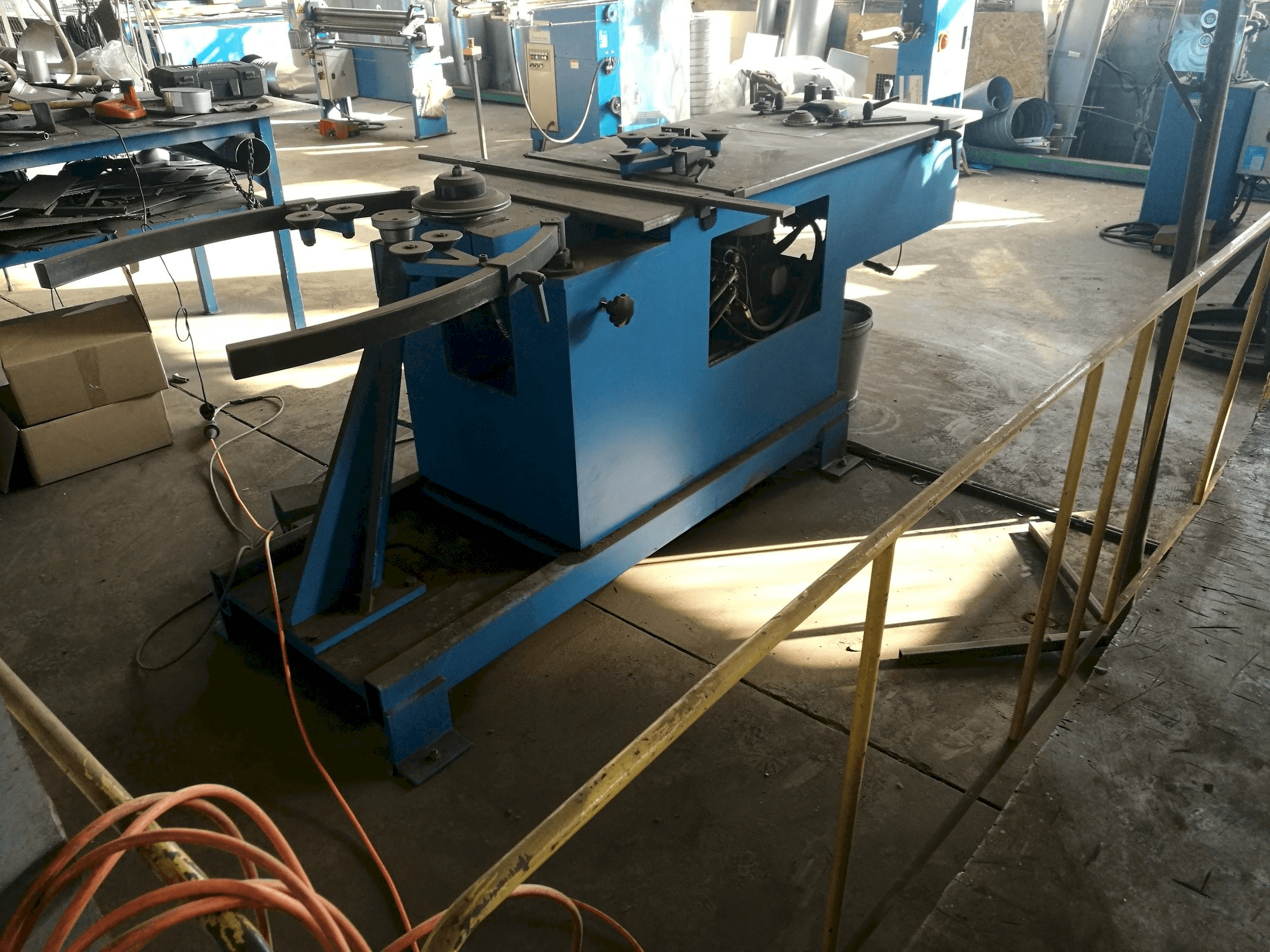 Vista frontal de la máquina SPIRO GORELOCKER -1