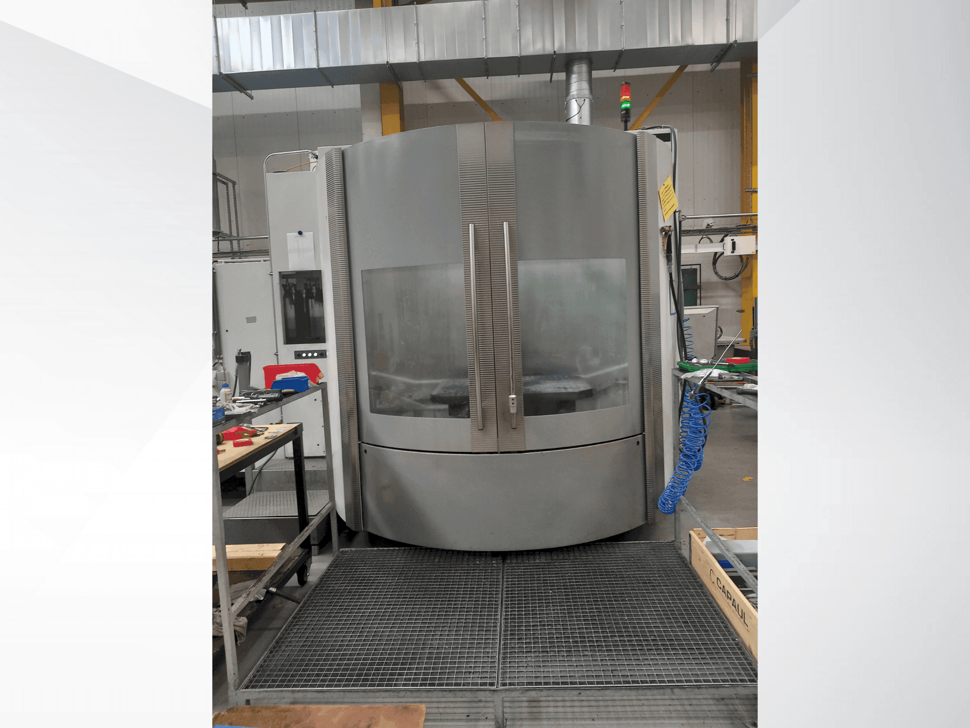Vista frontal de la máquina DMG DECKEL MAHO DMC 125U