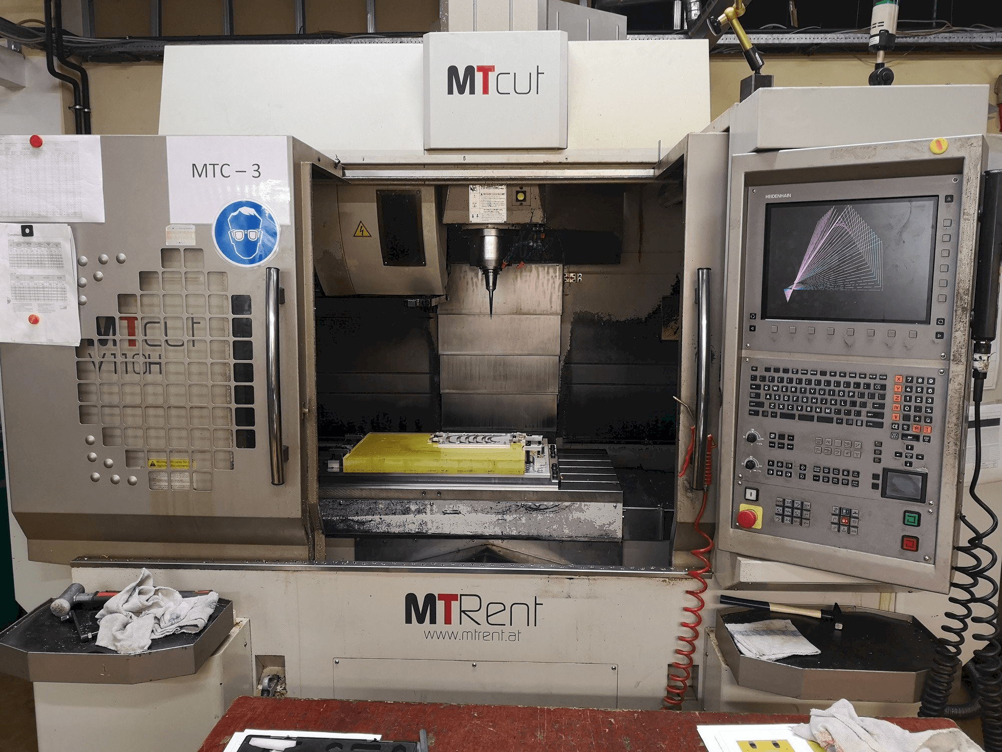 Vista frontal de la máquina MT Cut V110H