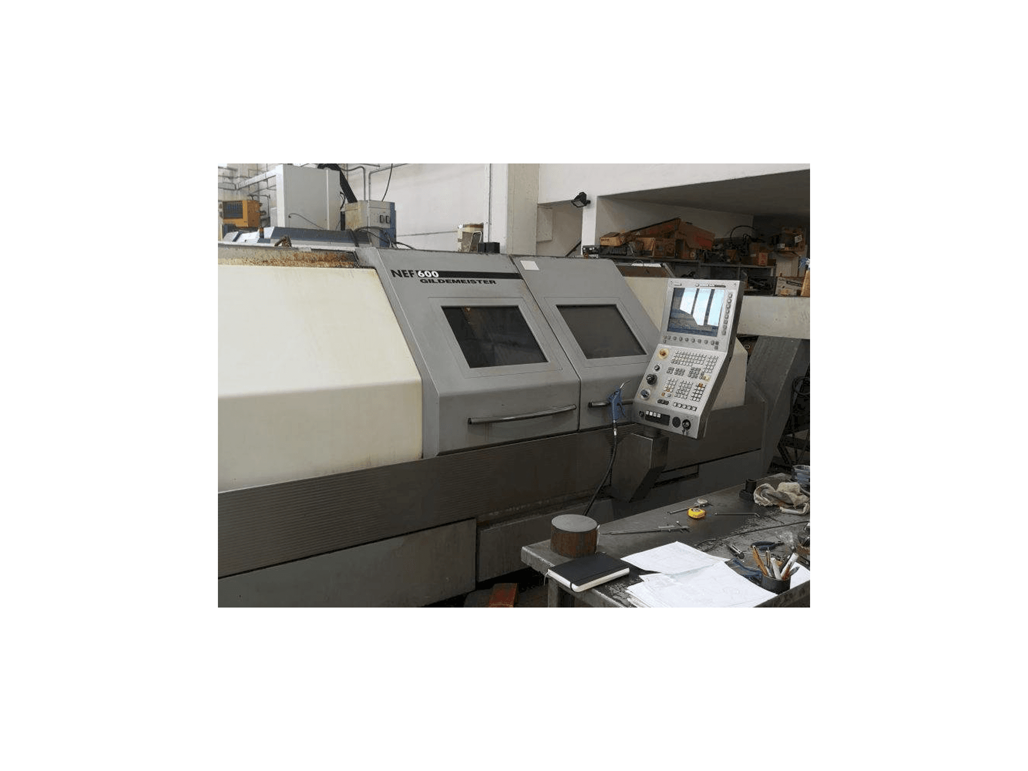 Vista frontal de la máquina Gildemeister NEF 600