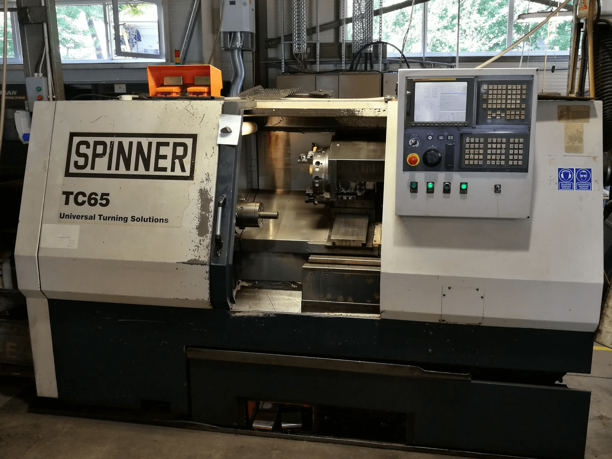 Vista frontal de la máquina SPINNER TC 65 MC
