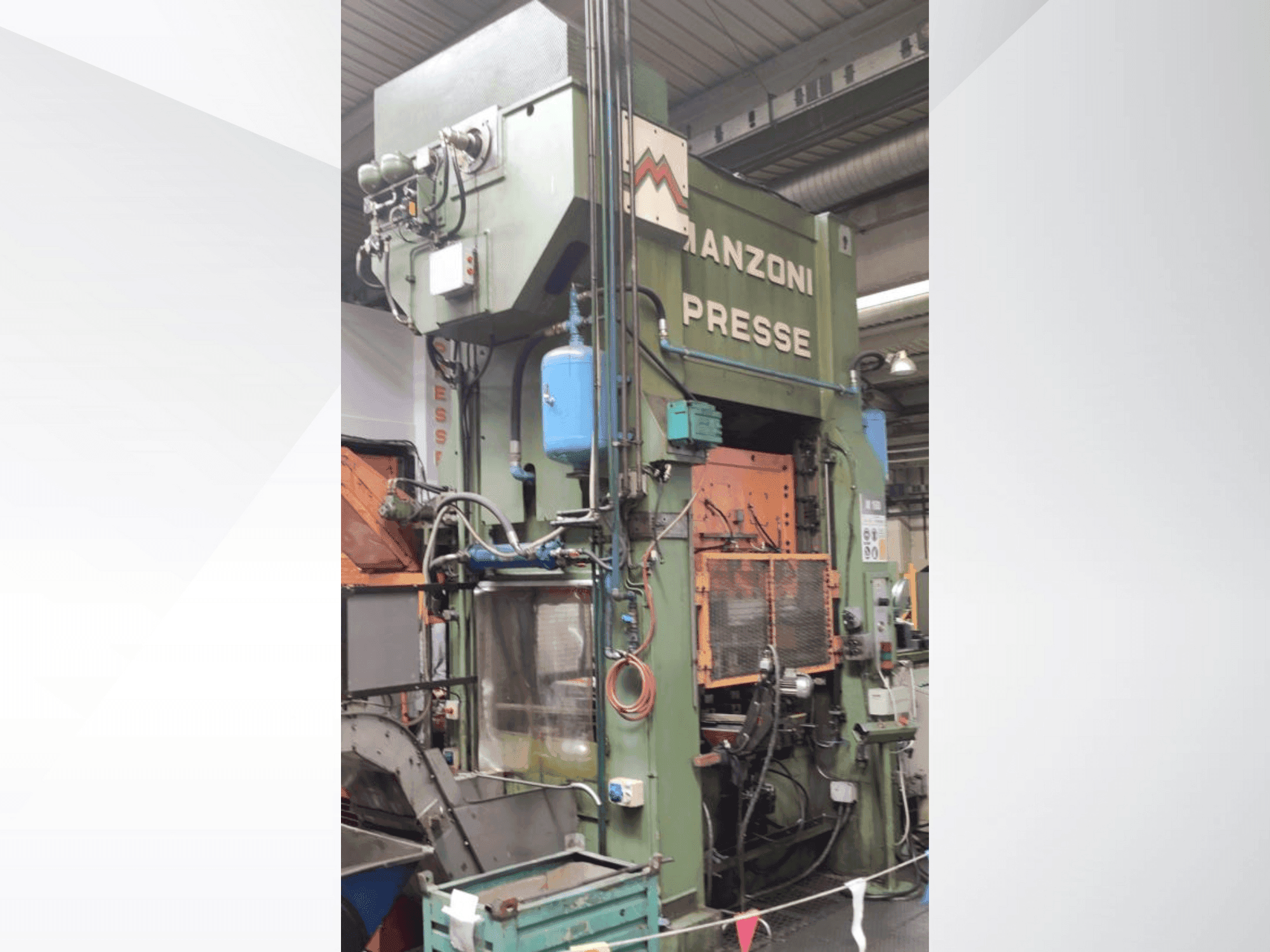 Vista frontal de la máquina RAVNE PRESSES Manzoni 160