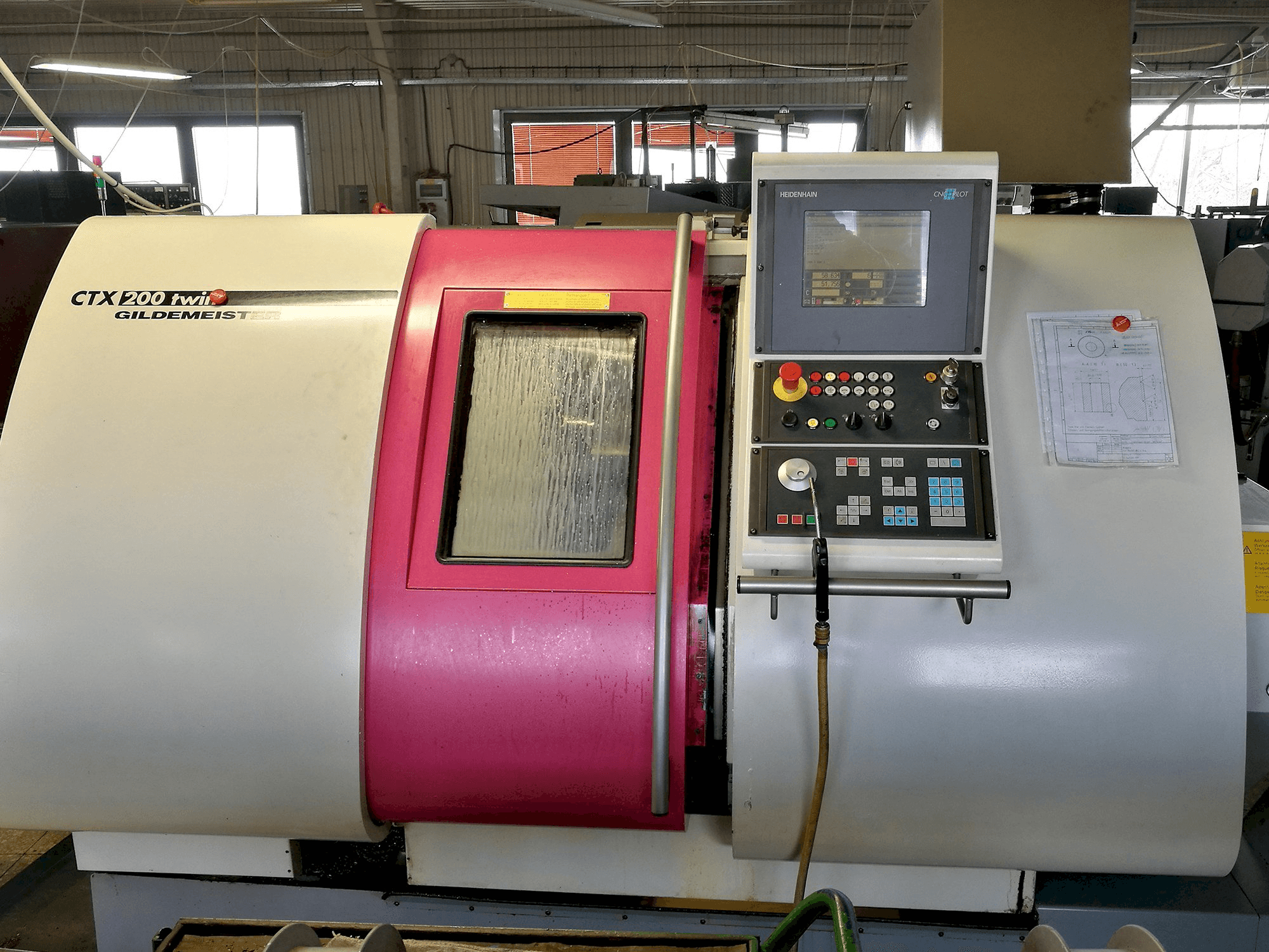 Vista frontal de la máquina Gildemeister CTX 200 Twin