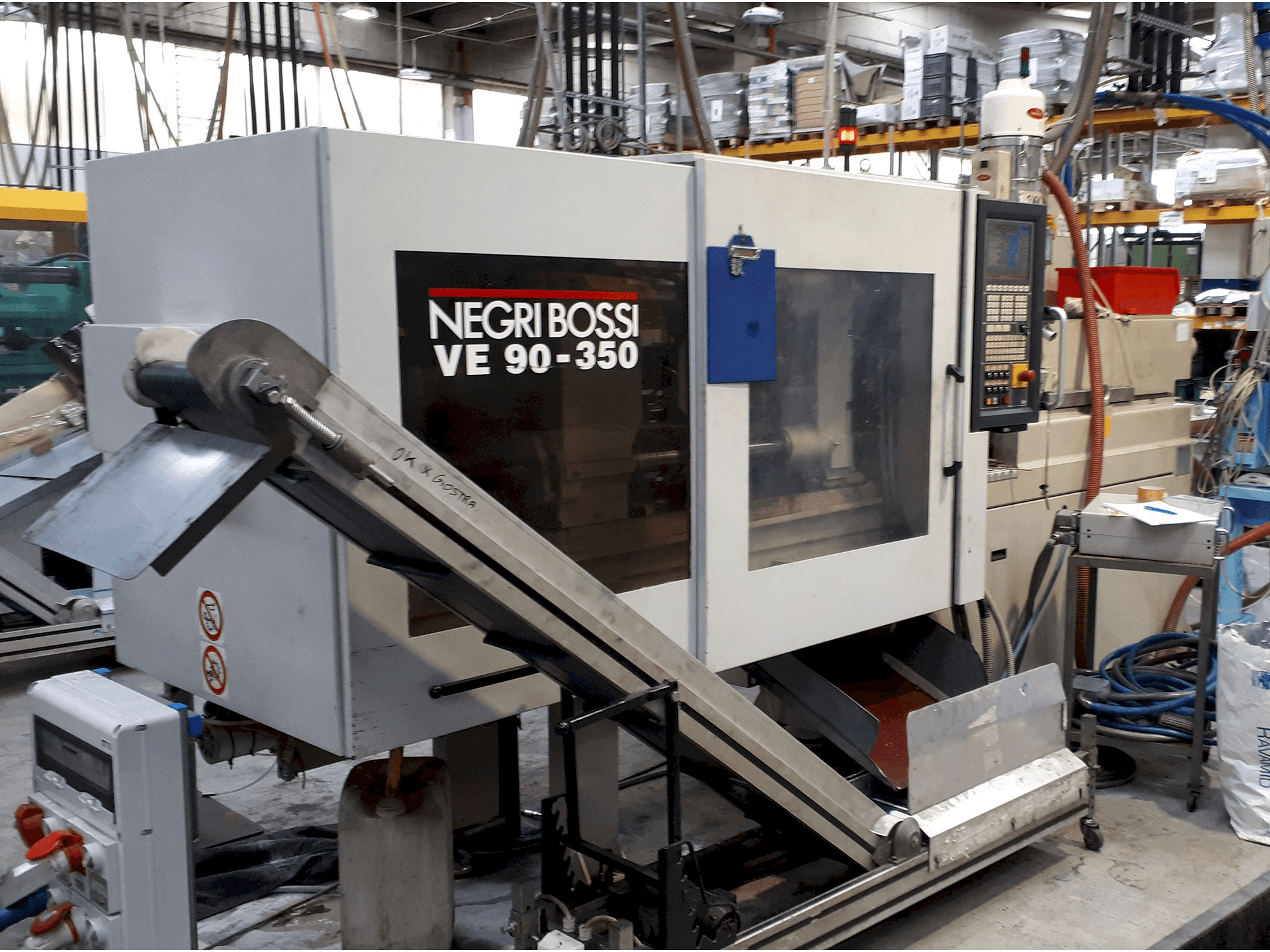 Vista izquierda de la máquina Negri Bossi VE 90-350