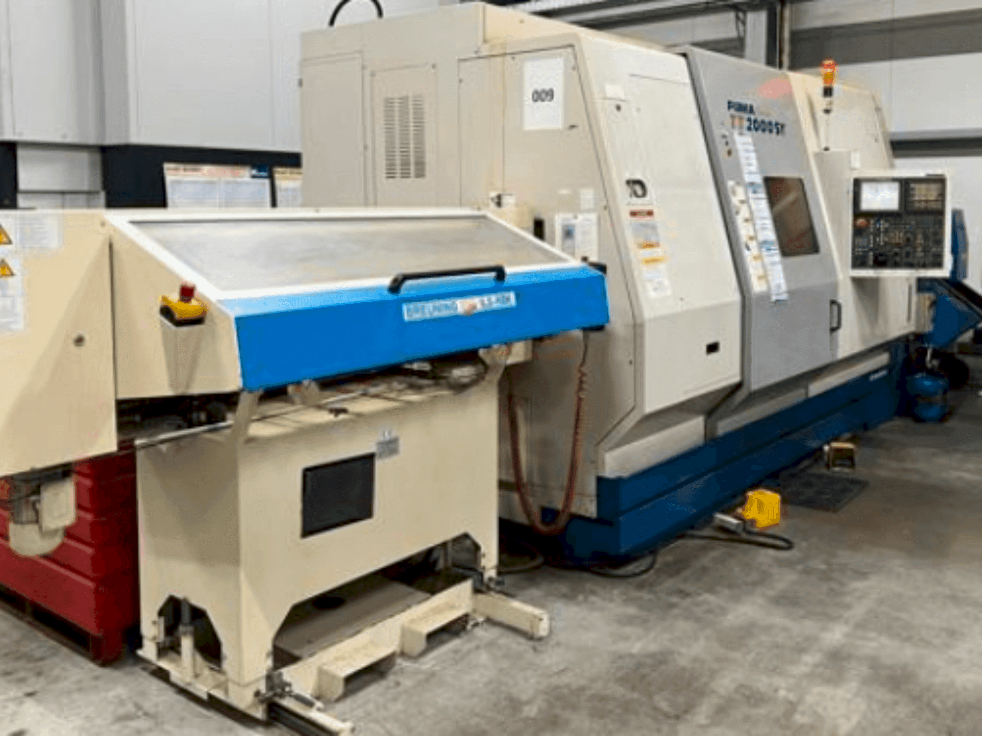 Vista frontal de la máquina DAEWOO PUMA TT 2000 SY