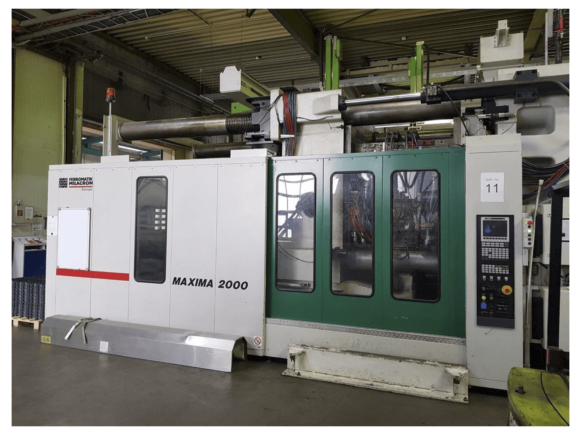 Vista derecha 1 de la máquina FERROMATIK MILACRON MM 2000