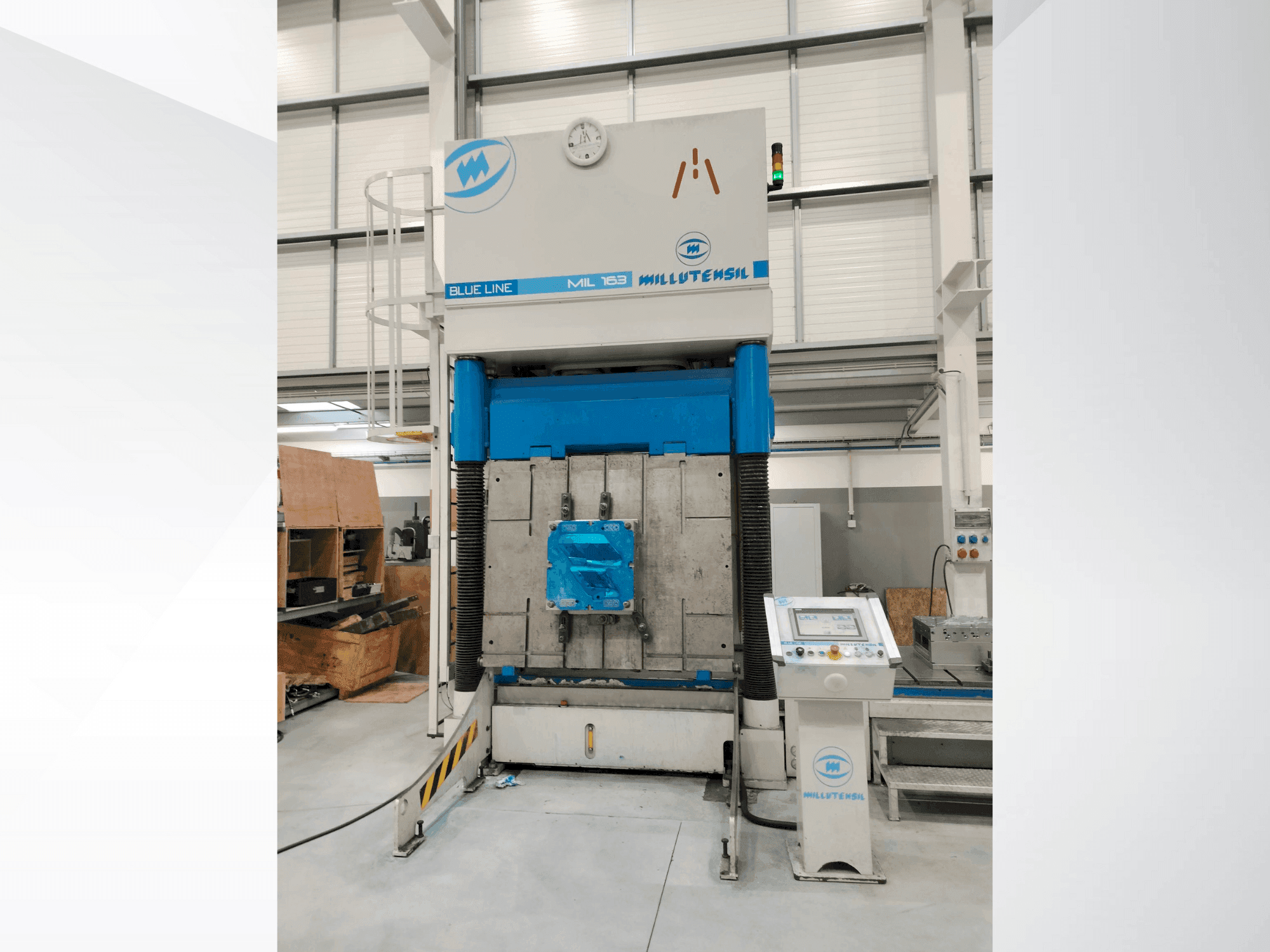 Vista frontal de la máquina MILLUTENSIL MIL 163