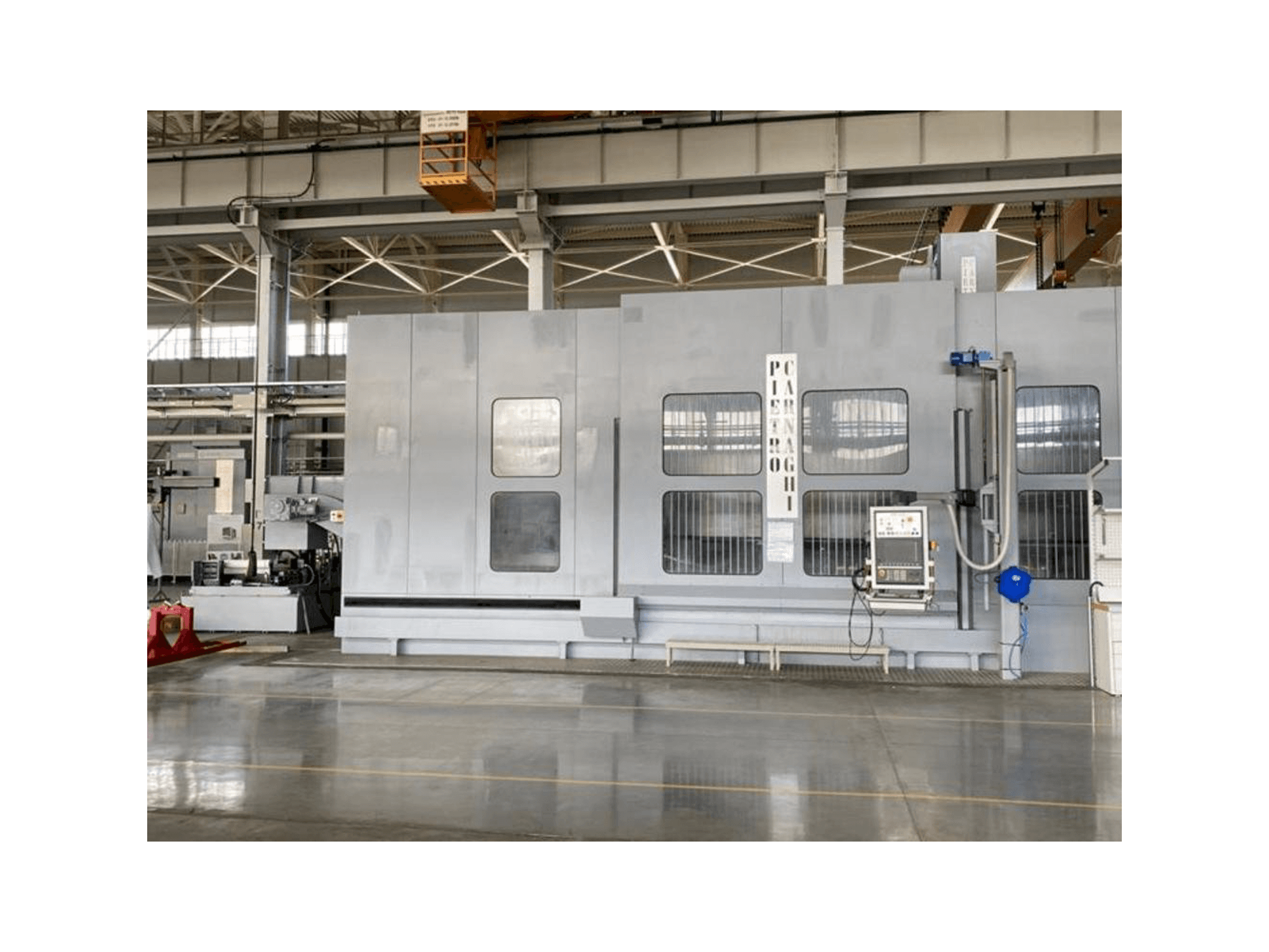 Vista frontal de la máquina PIETRO CARNAGHI AC 32TM 2800