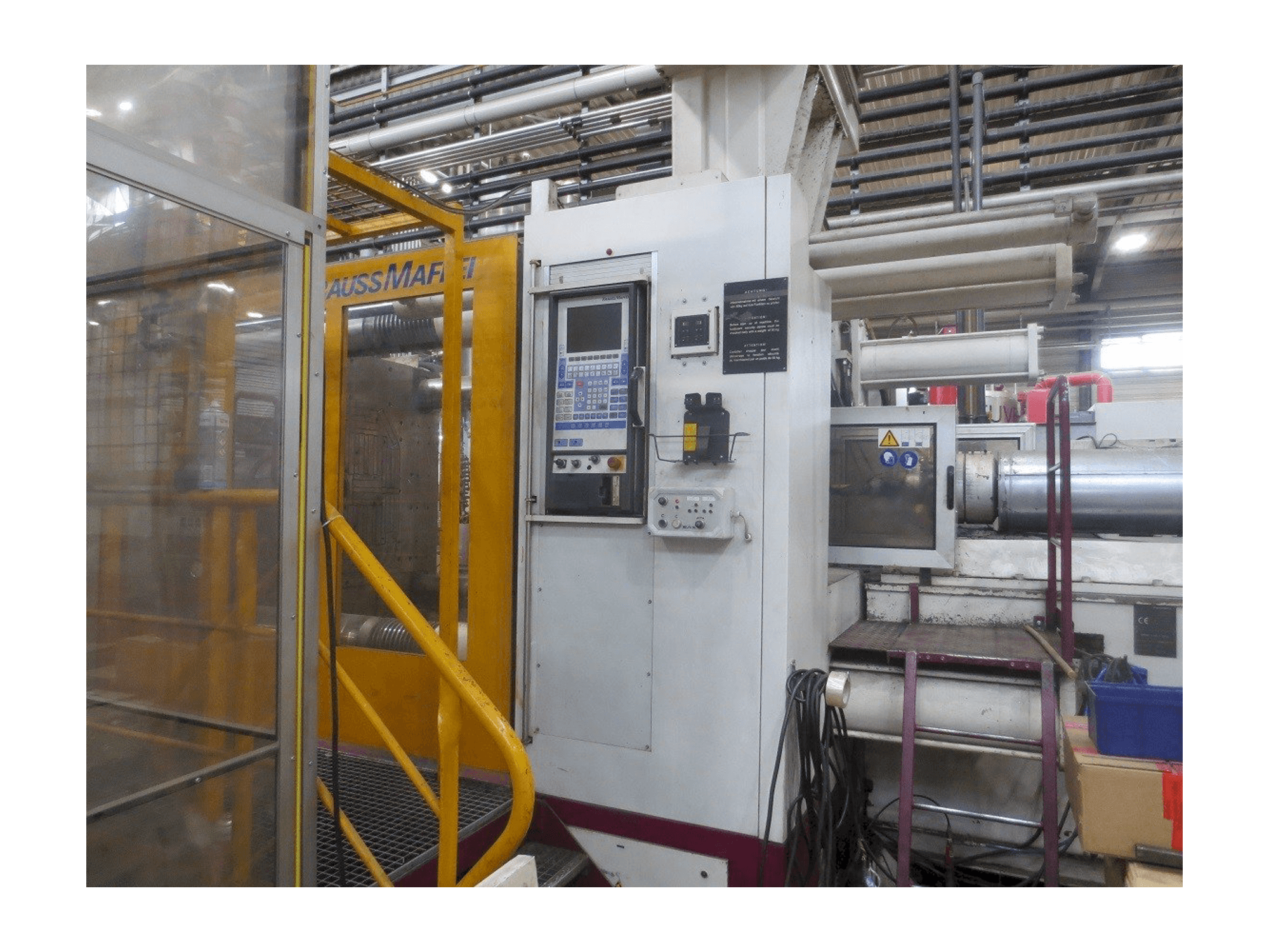 Vista frontal de la máquina Krauss Maffei 1600-14700 MC