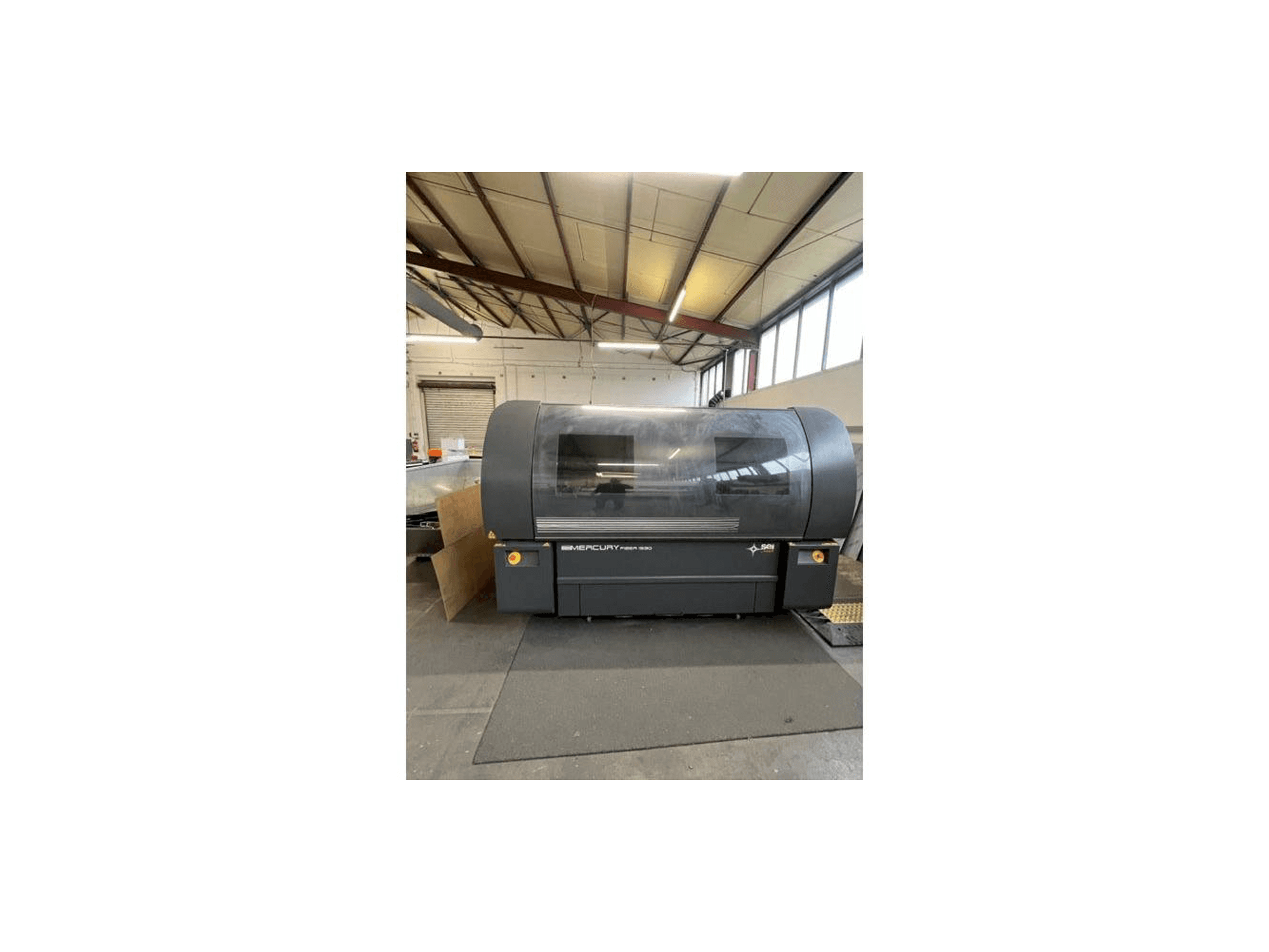 Vista frontal de la máquina SEI Laser Mercury 1560