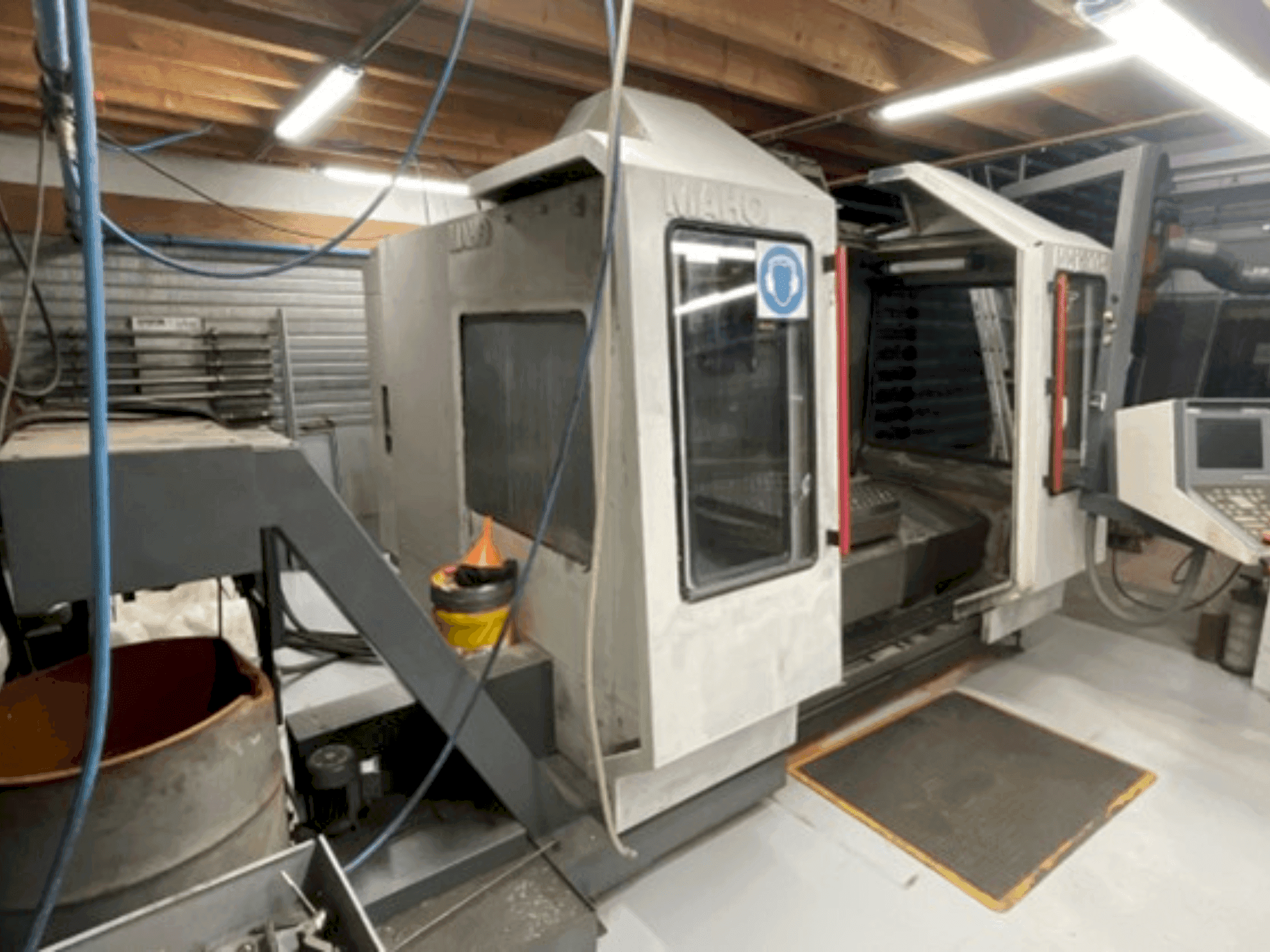 Vista frontal de la máquina MAHO MH1200S