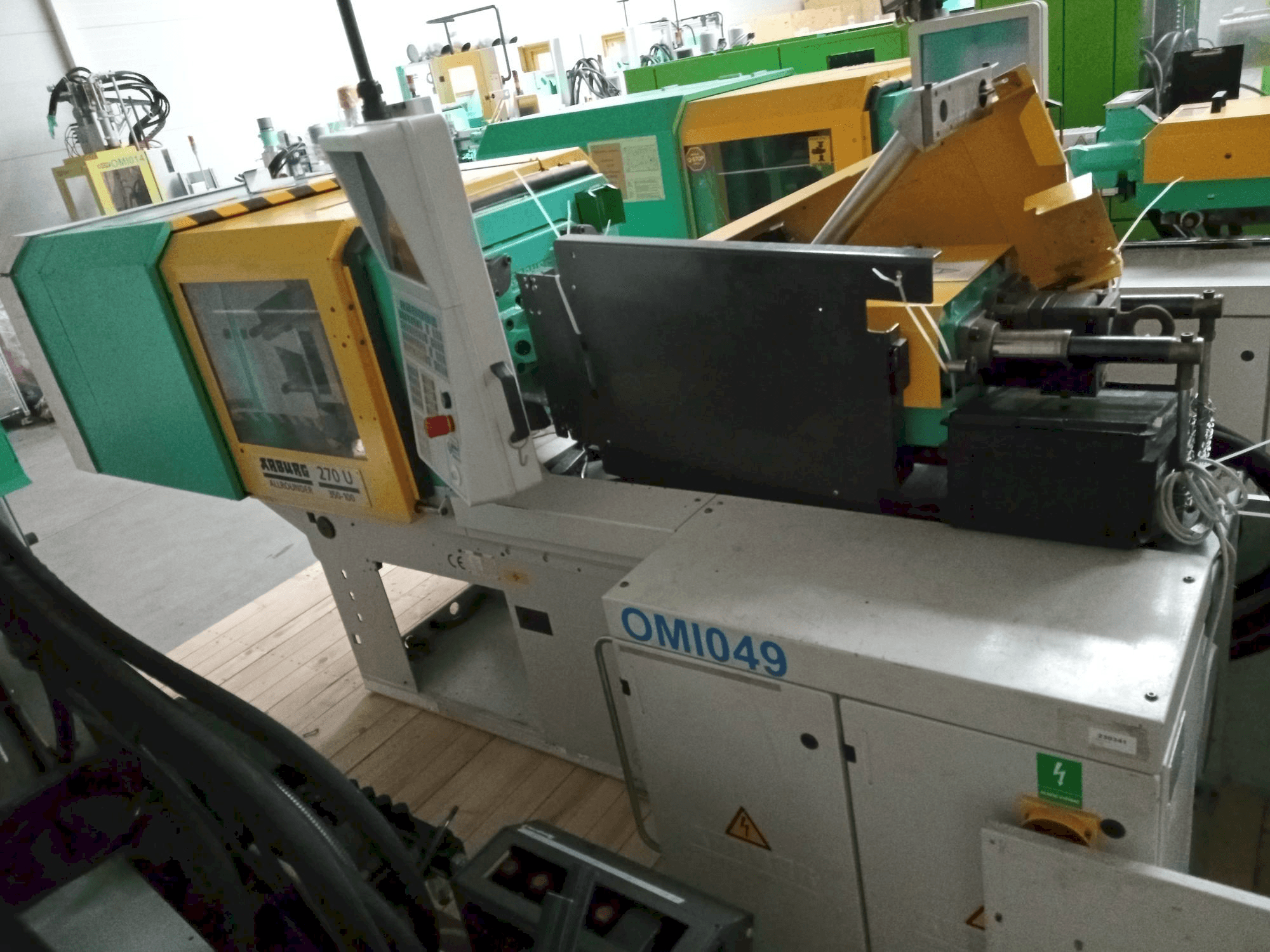 Vista frontal de la máquina Arburg Allrounder 270U 350-100U