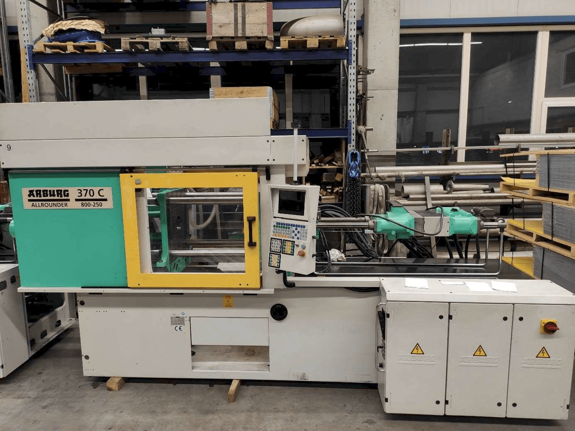 Vista frontal de la máquina Arburg 370C-800-250