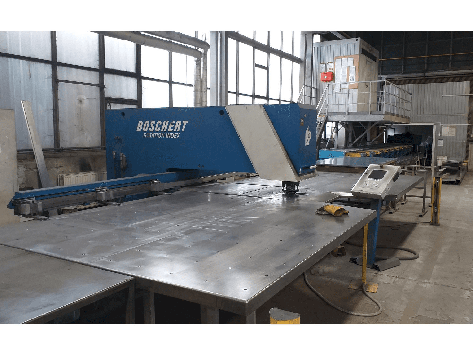 Vista frontal de la máquina Boschert Ecco Line Compact CNC32060